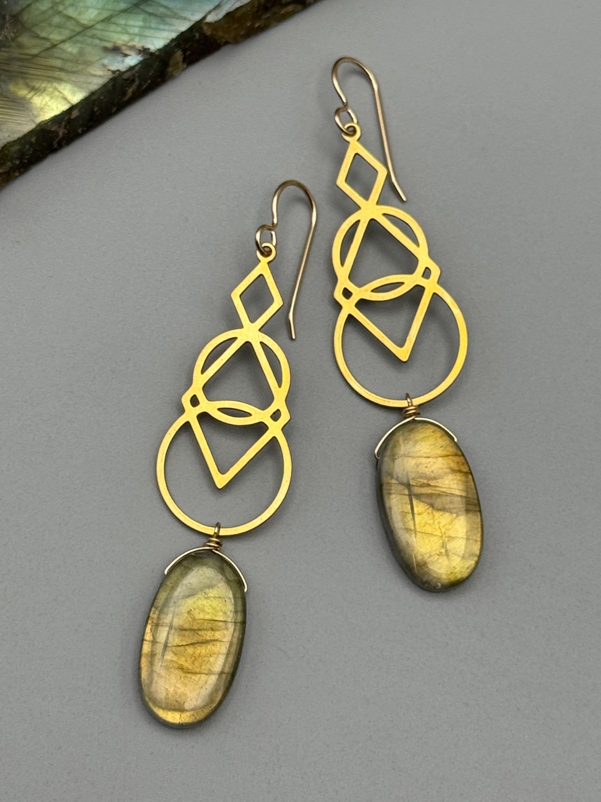 •SIGNS• labradorite oval + gold earrings
