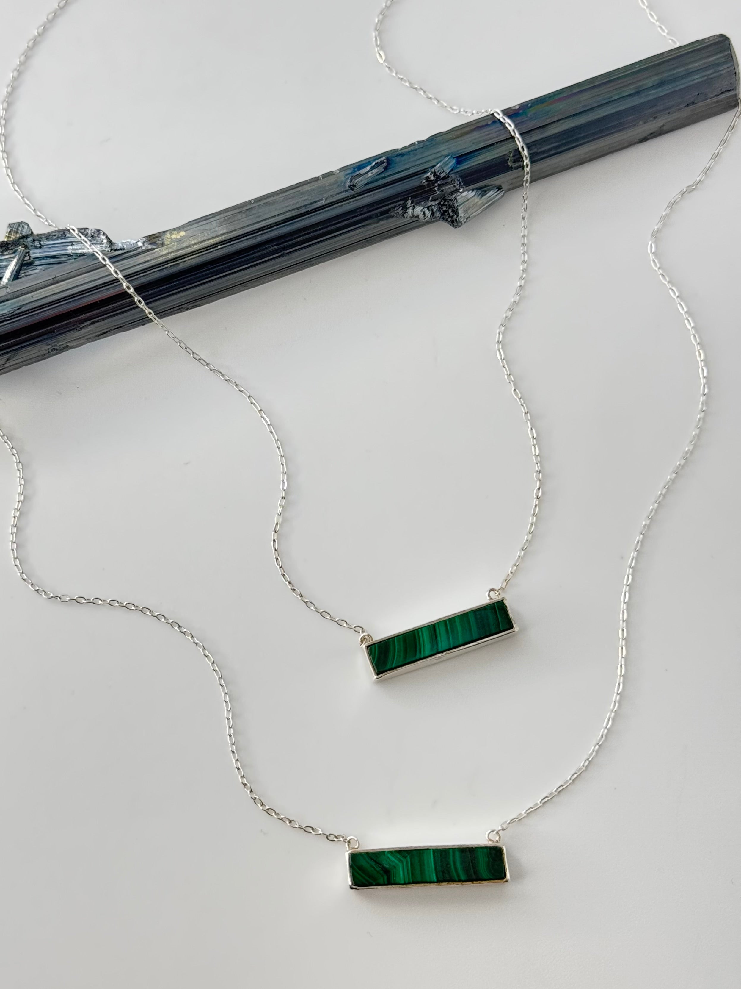 •PETITE BAR• malachite + silver necklace (16"-18" long)