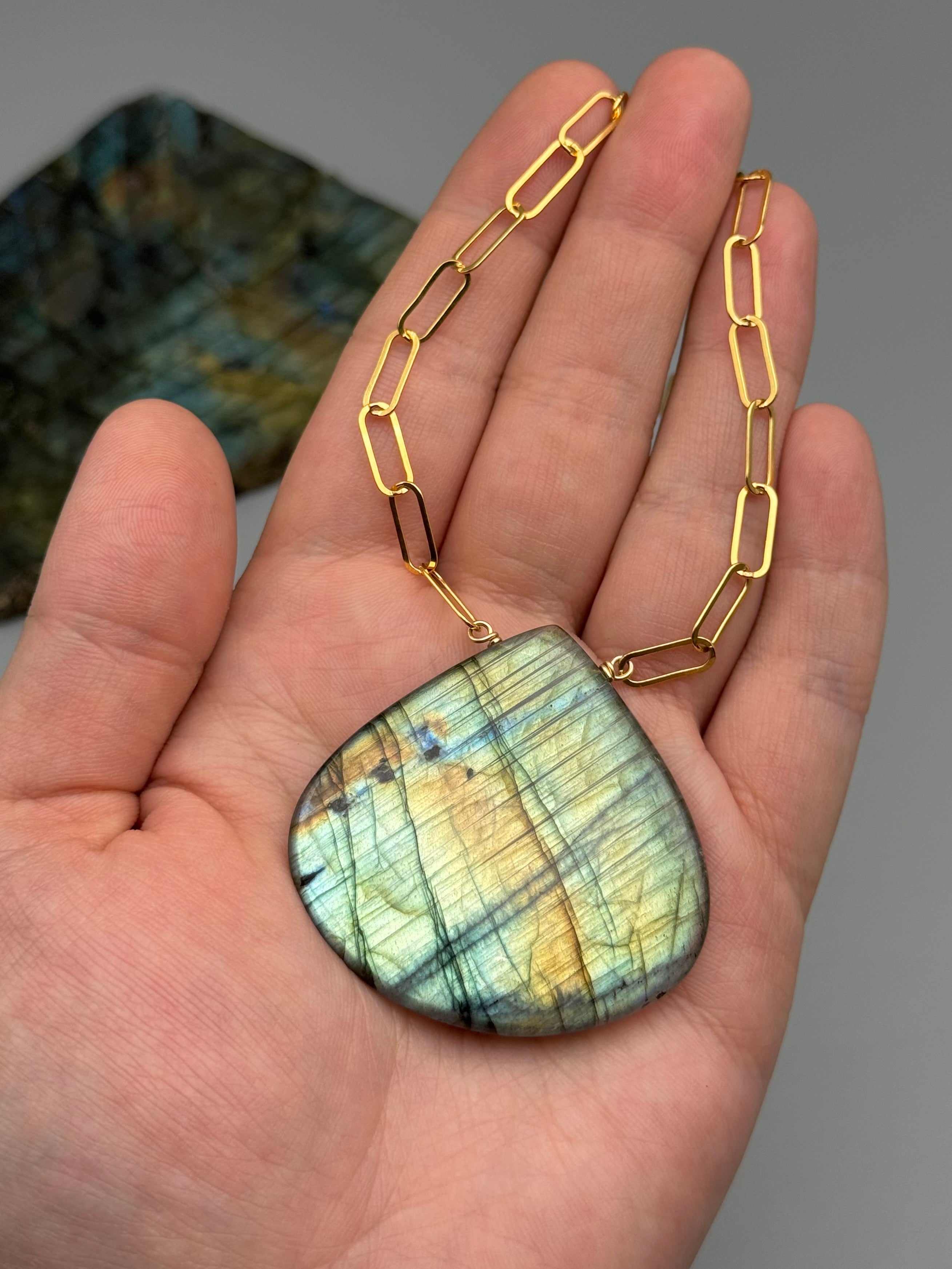 •AEON• labradorite + gold necklace (16"-18" long)