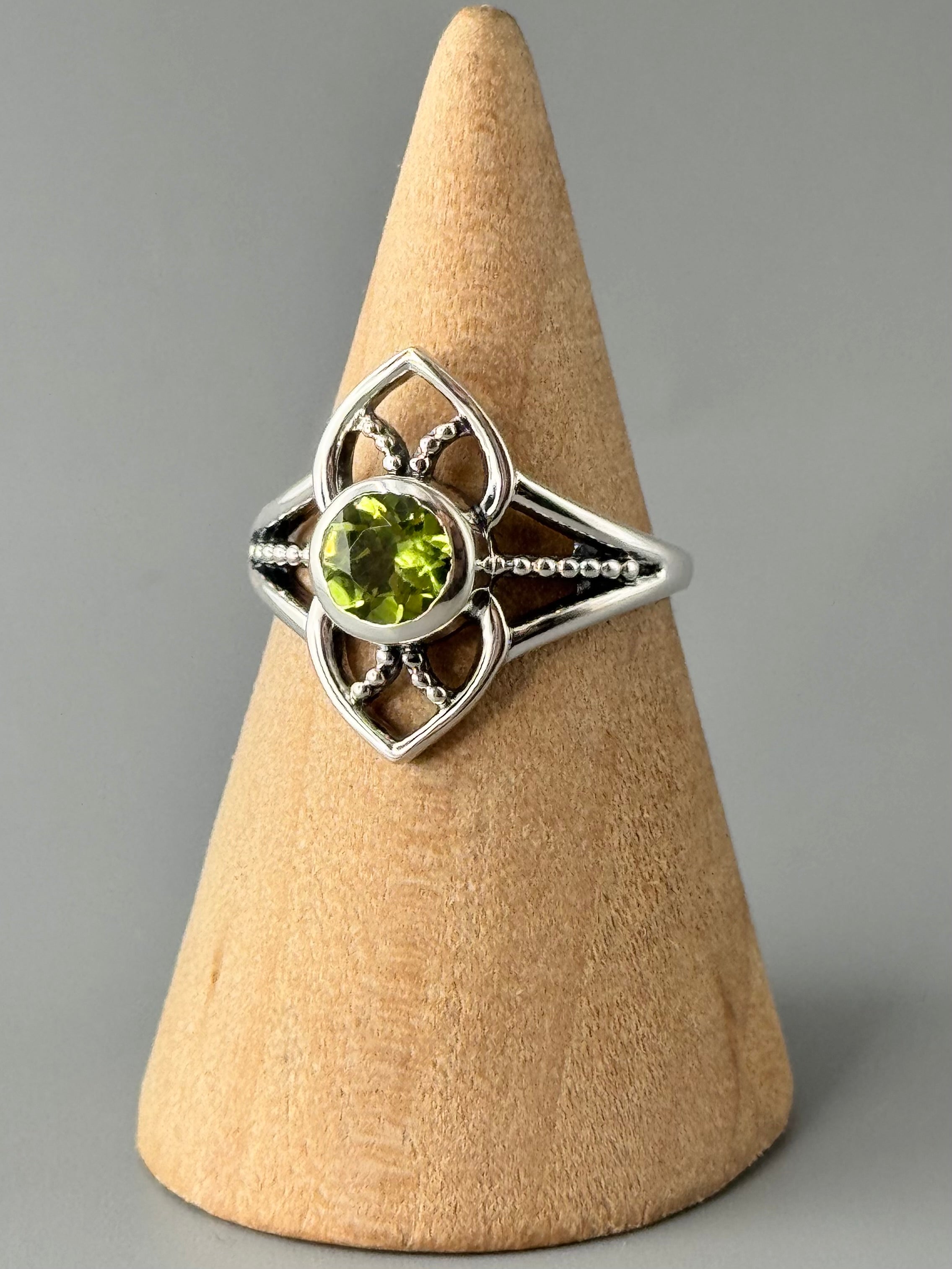 •PERIDOT - SPADES• sterling silver ring (various sizes)