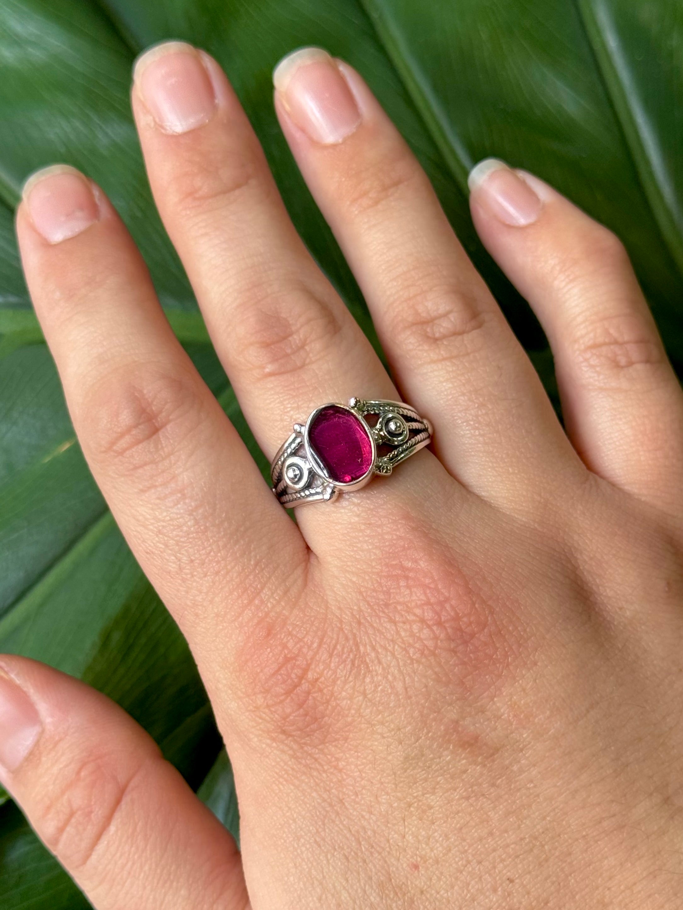 •GARNET - IMPERIAL• decorative band silver ring (size 10)