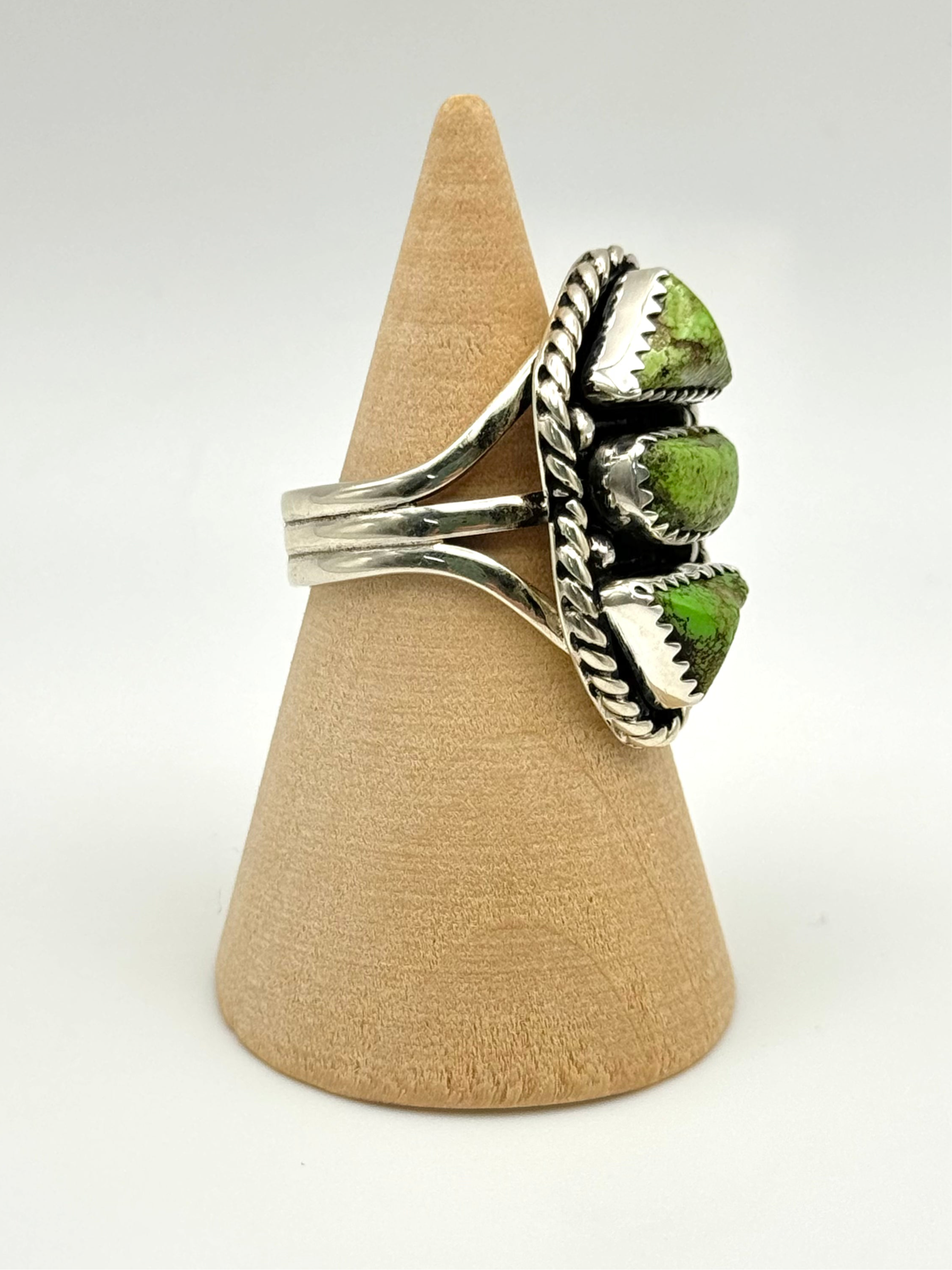 •GASPEITE - 2• Navajo silver triple stone ring (size 8)