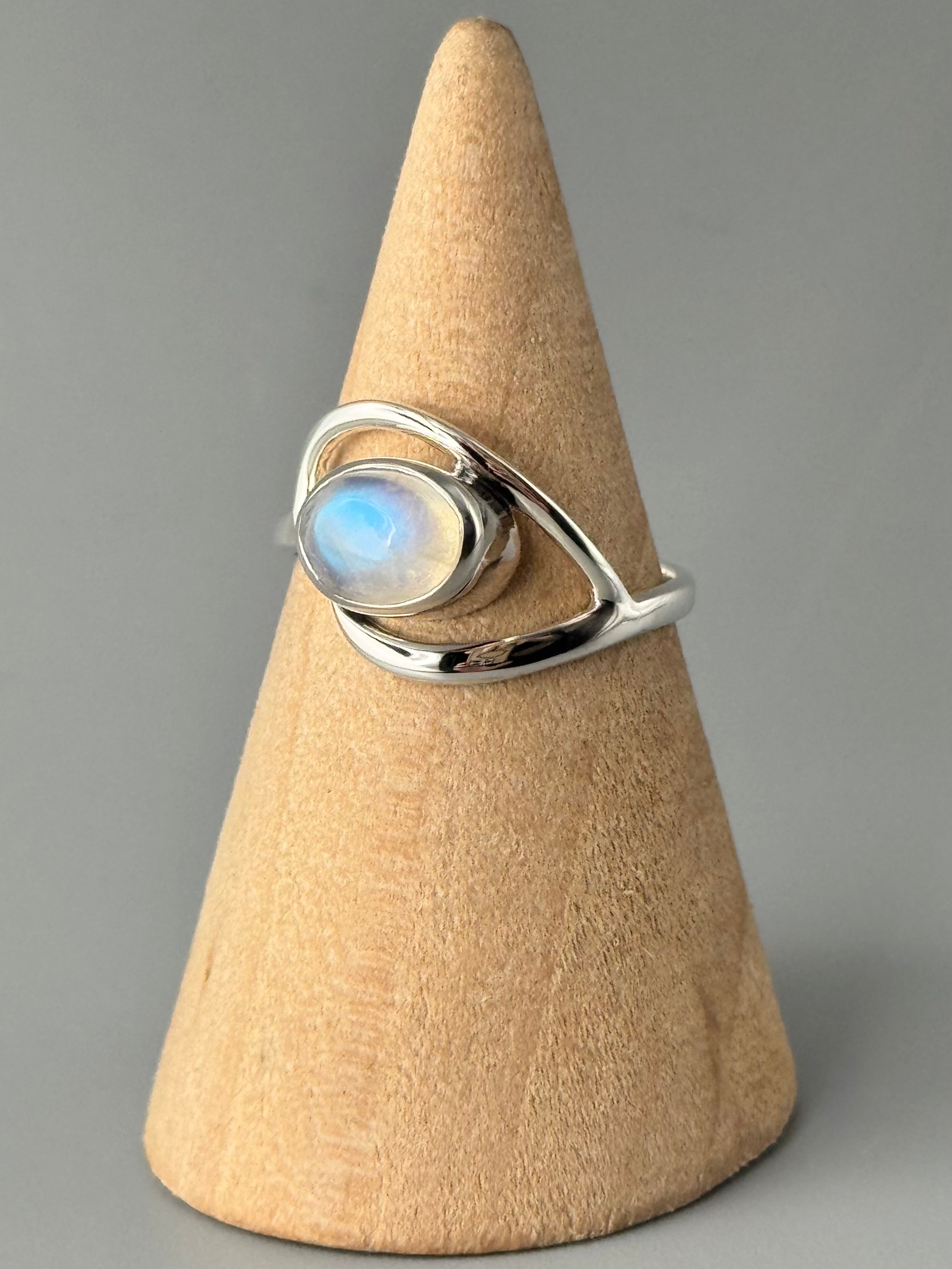 •RAINBOW MOONSTONE - PARENTHESES• sterling silver ring (size 7)