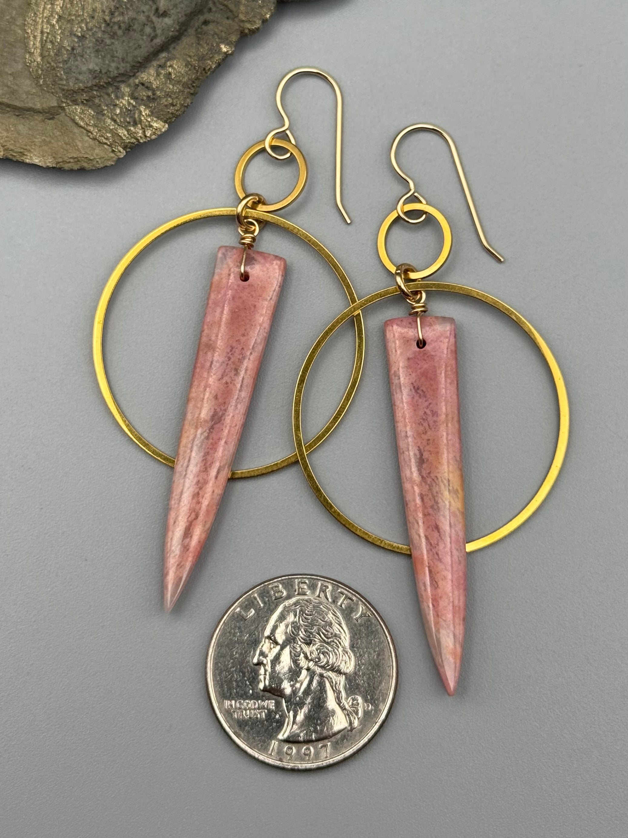 •EQUA-ORBIT• rhodonite in quartz + gold earrings