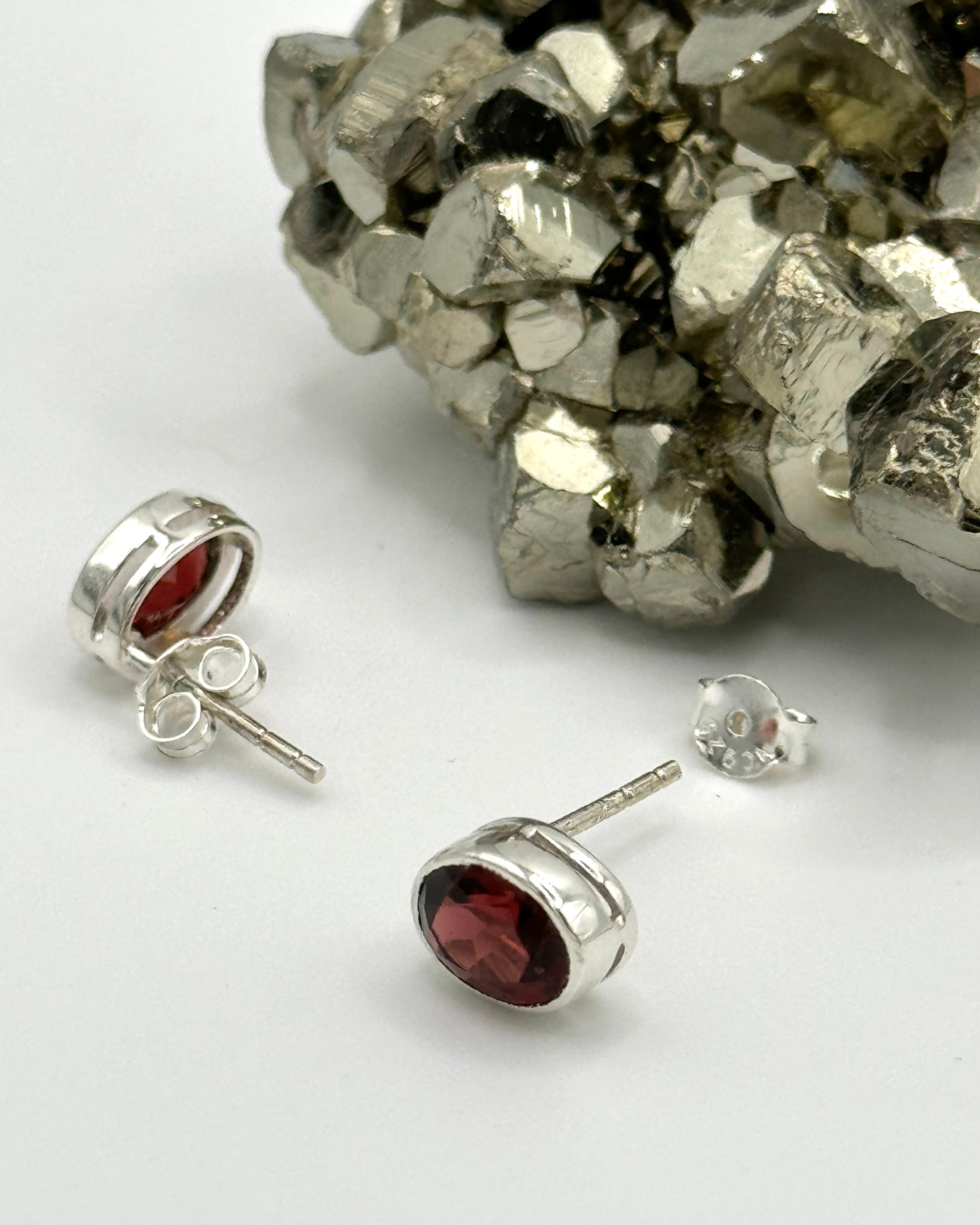 •FACETED GARNET - LIL' OVAL• silver bezel set stud earrings