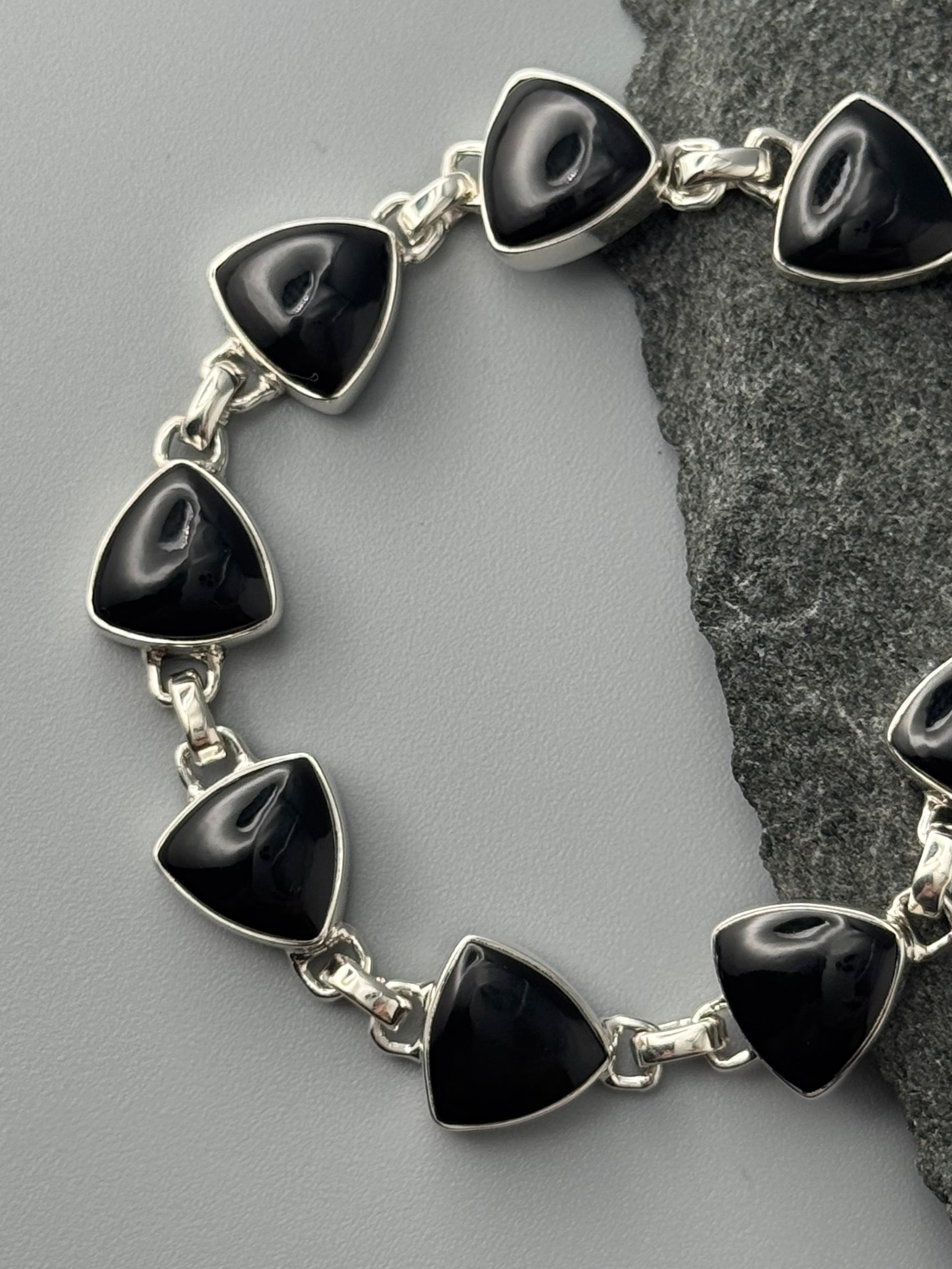 •BLACK ONYX - SOFT TRIANGLE• linked silver bracelet (6.5" - 7.75")