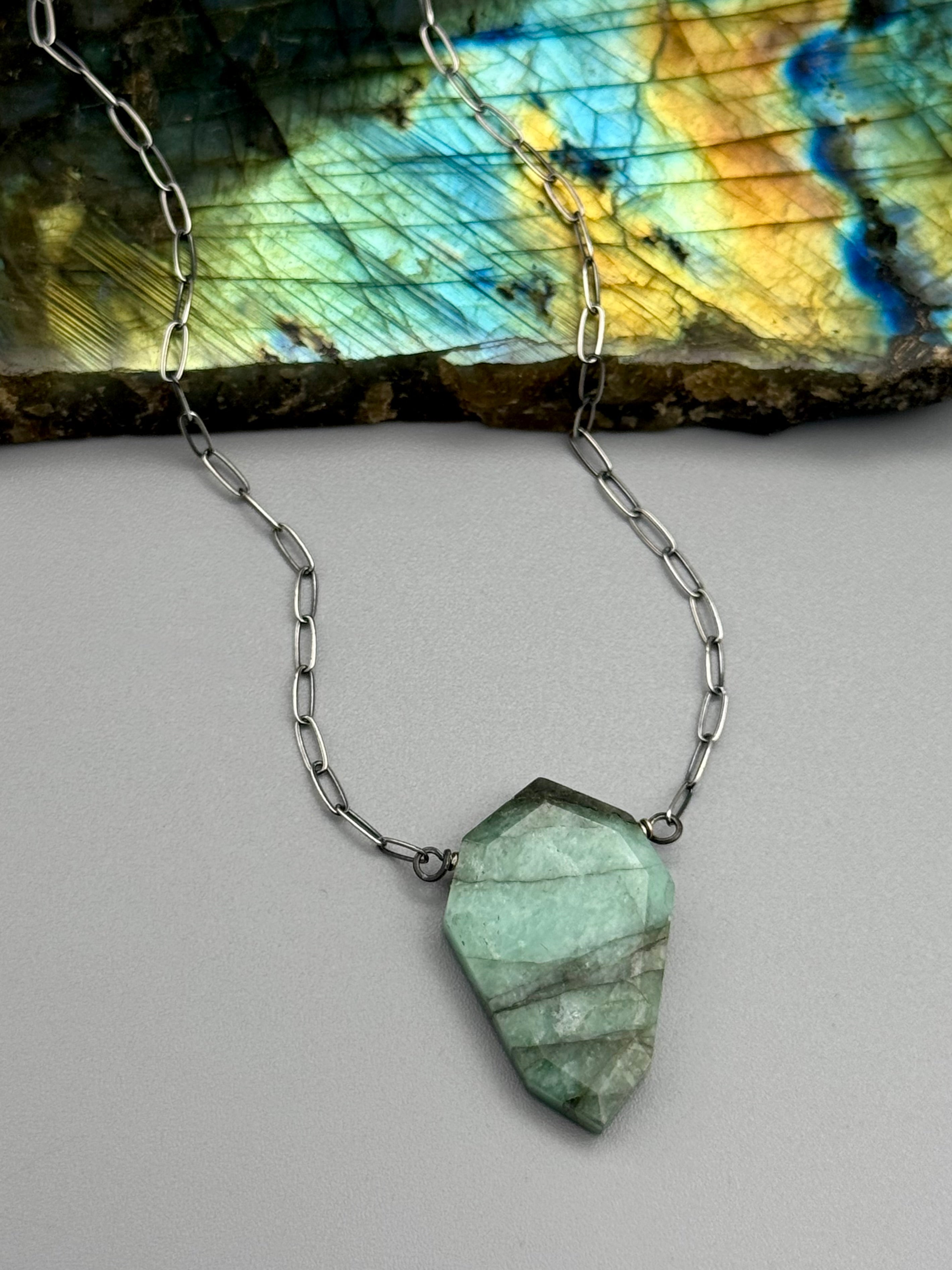 •AEON• emerald petal + silver necklace (18"-20" long)