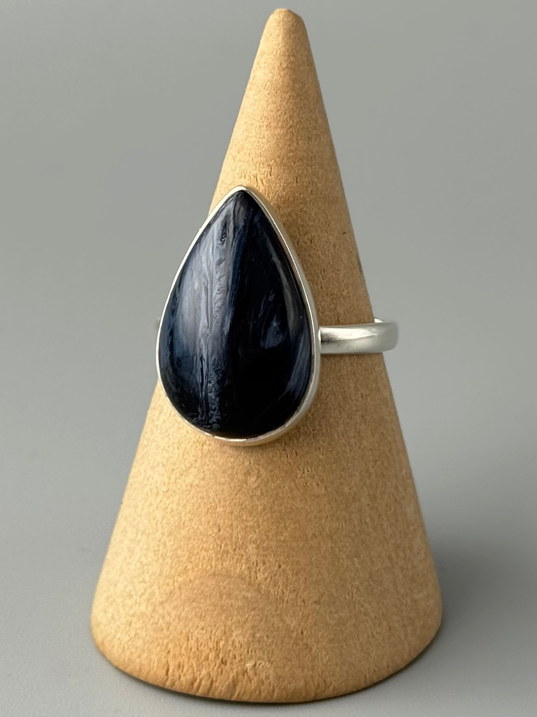 •PIETERSITE - TEAR - 2• simple band silver ring (size 8)