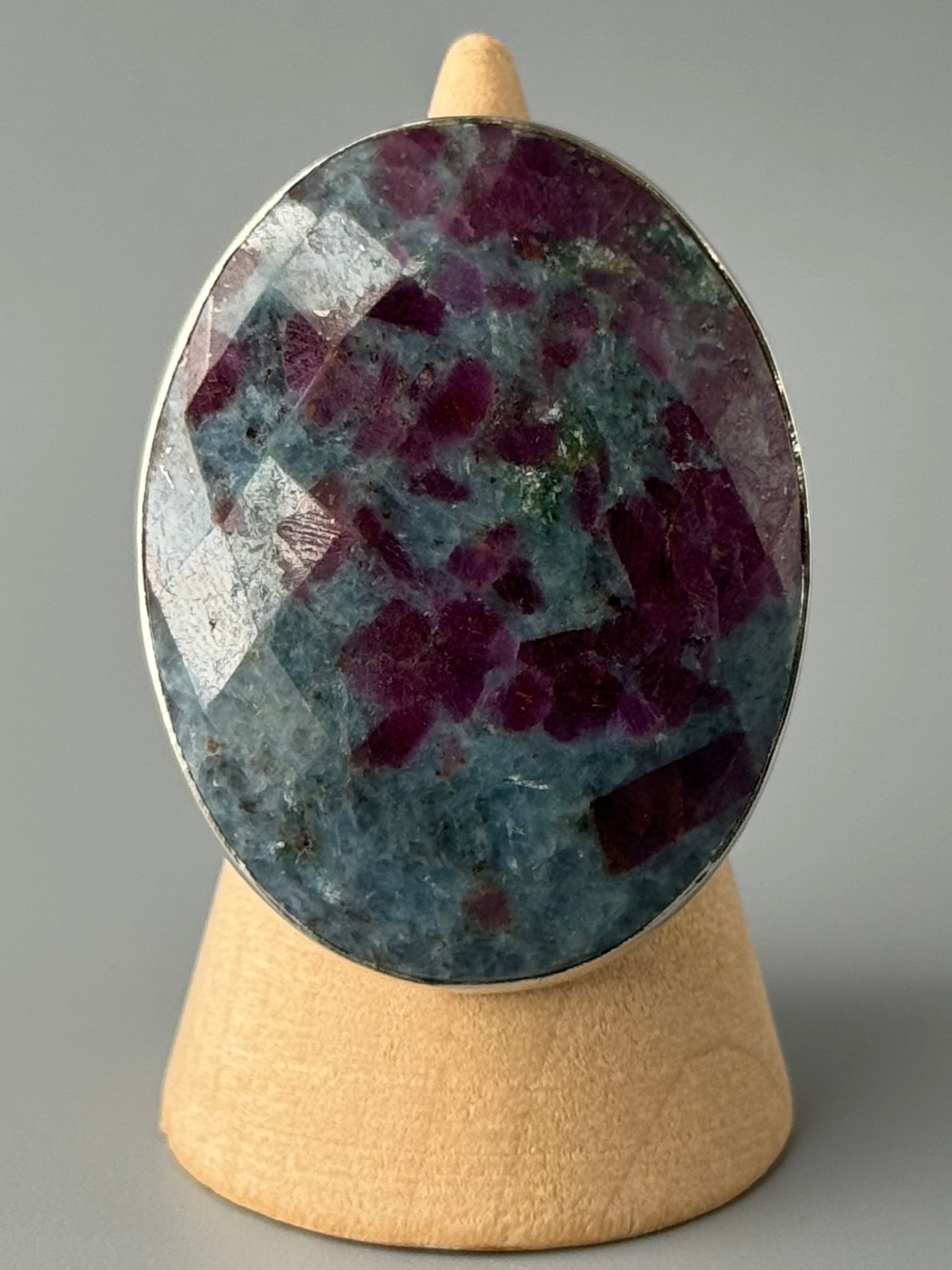 •FACETED RUBY KYANITE - OVAL• split band silver ring (size 8.5)