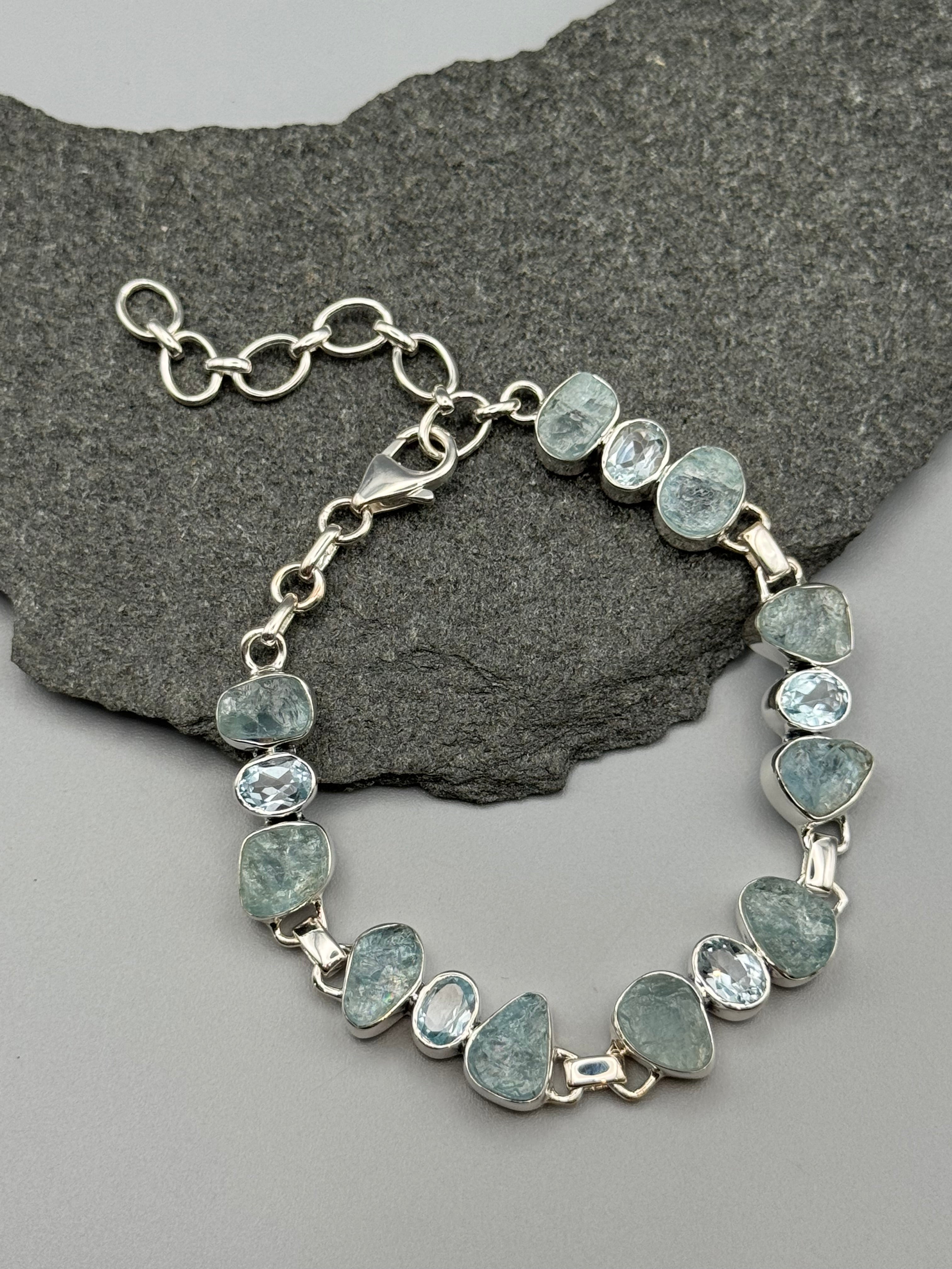 •AQUAMARINE + BLUE TOPAZ - CLUSTER• linked silver bracelet (7.25" - 9")