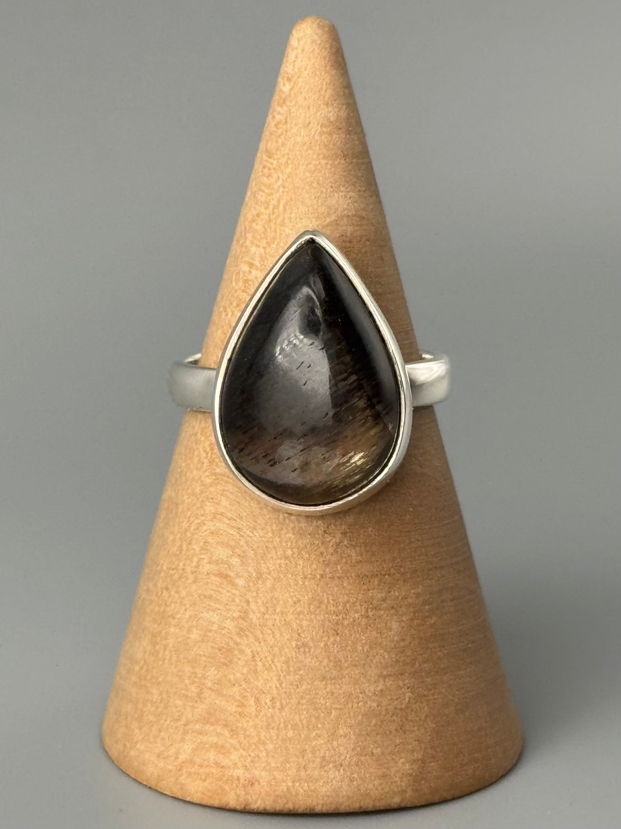 •SUN/MOONSTONE - TEAR• simple bezel silver ring (size 7)