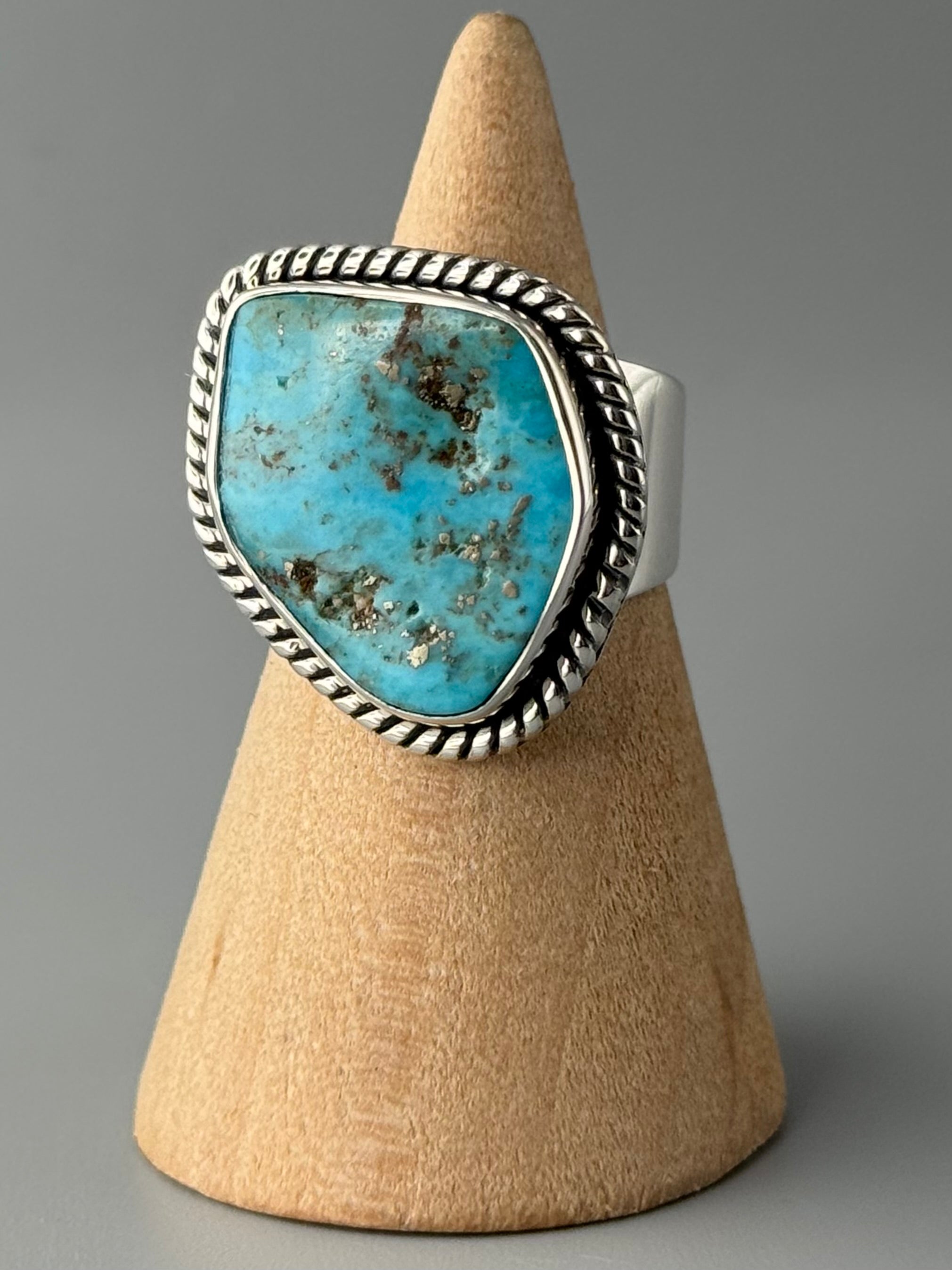 •ARIZONA TURQUOISE - FREEFORM• tapered band silver ring (size 6)