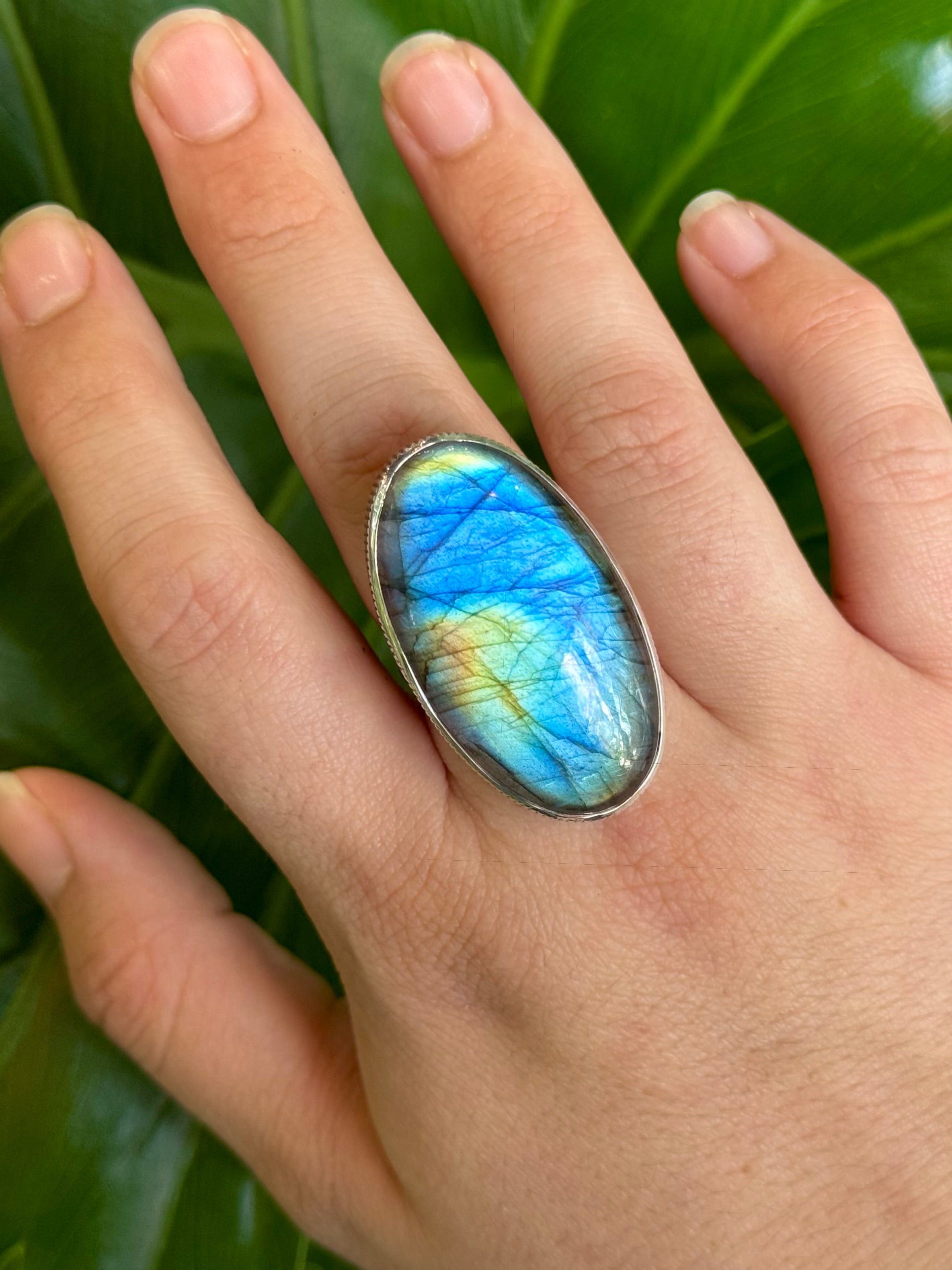 •LABRADORITE - OVAL• striated bezel silver ring (size 9)