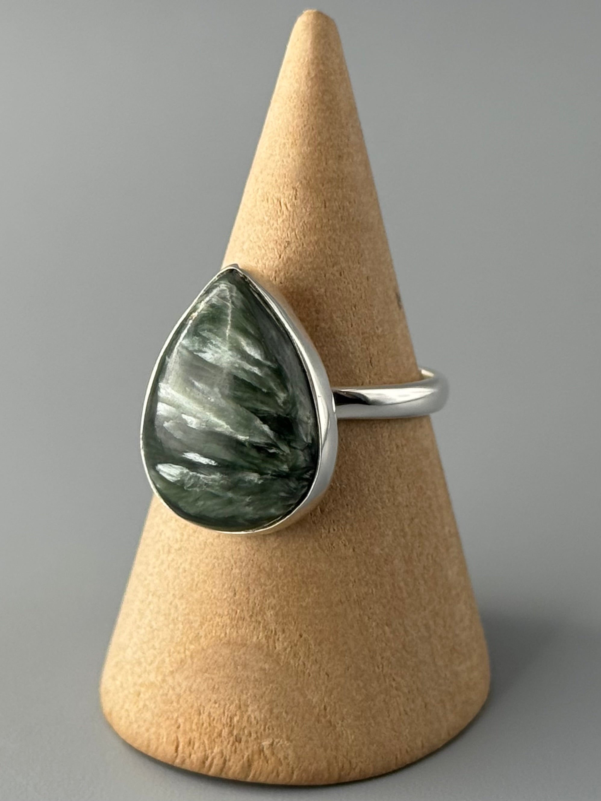 •SERAPHINITE - TEAR• simple bezel silver ring (size 9)