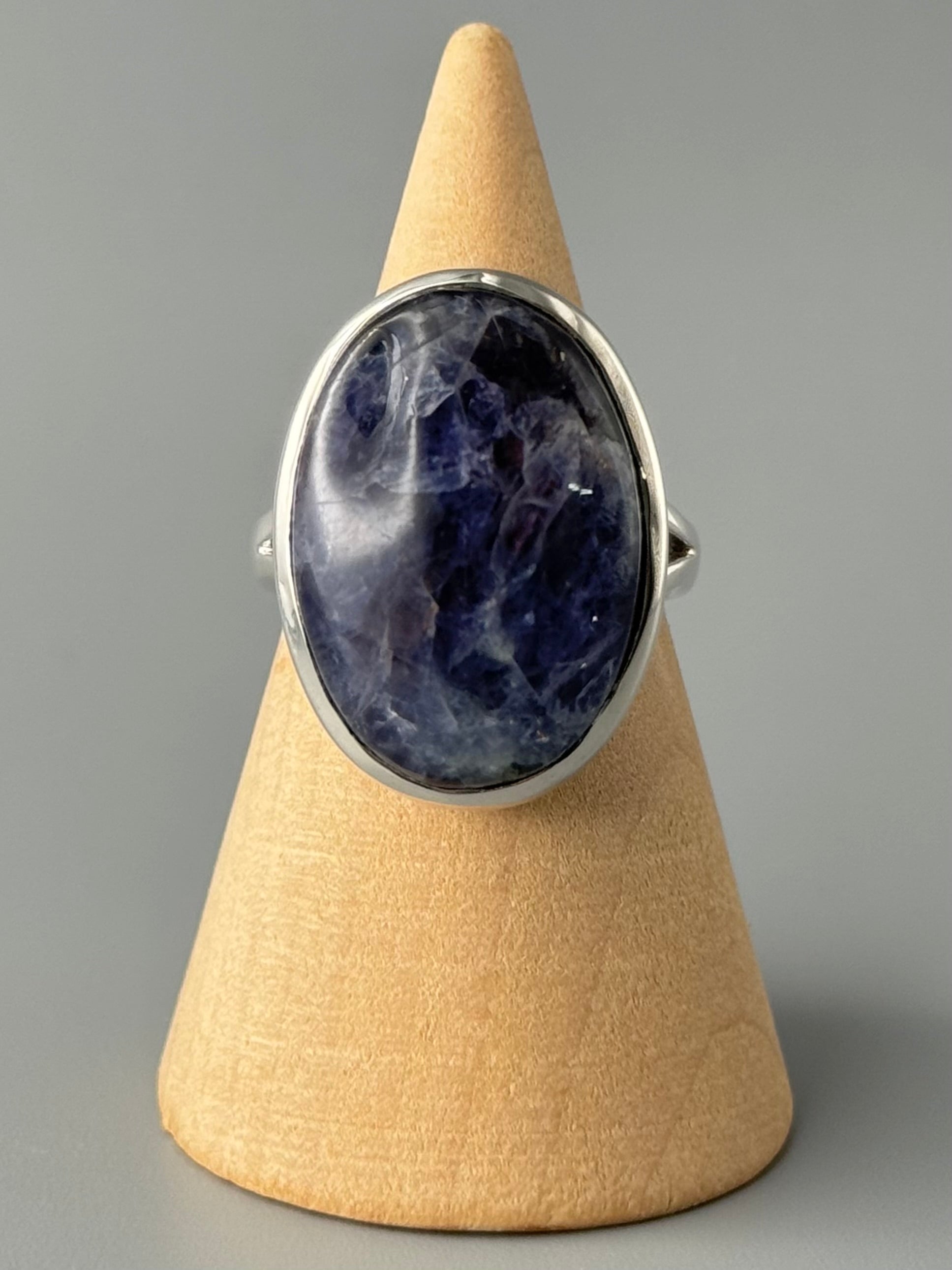 •IOLITE SUNSTONE - OVAL• split band silver ring (size 7.75)