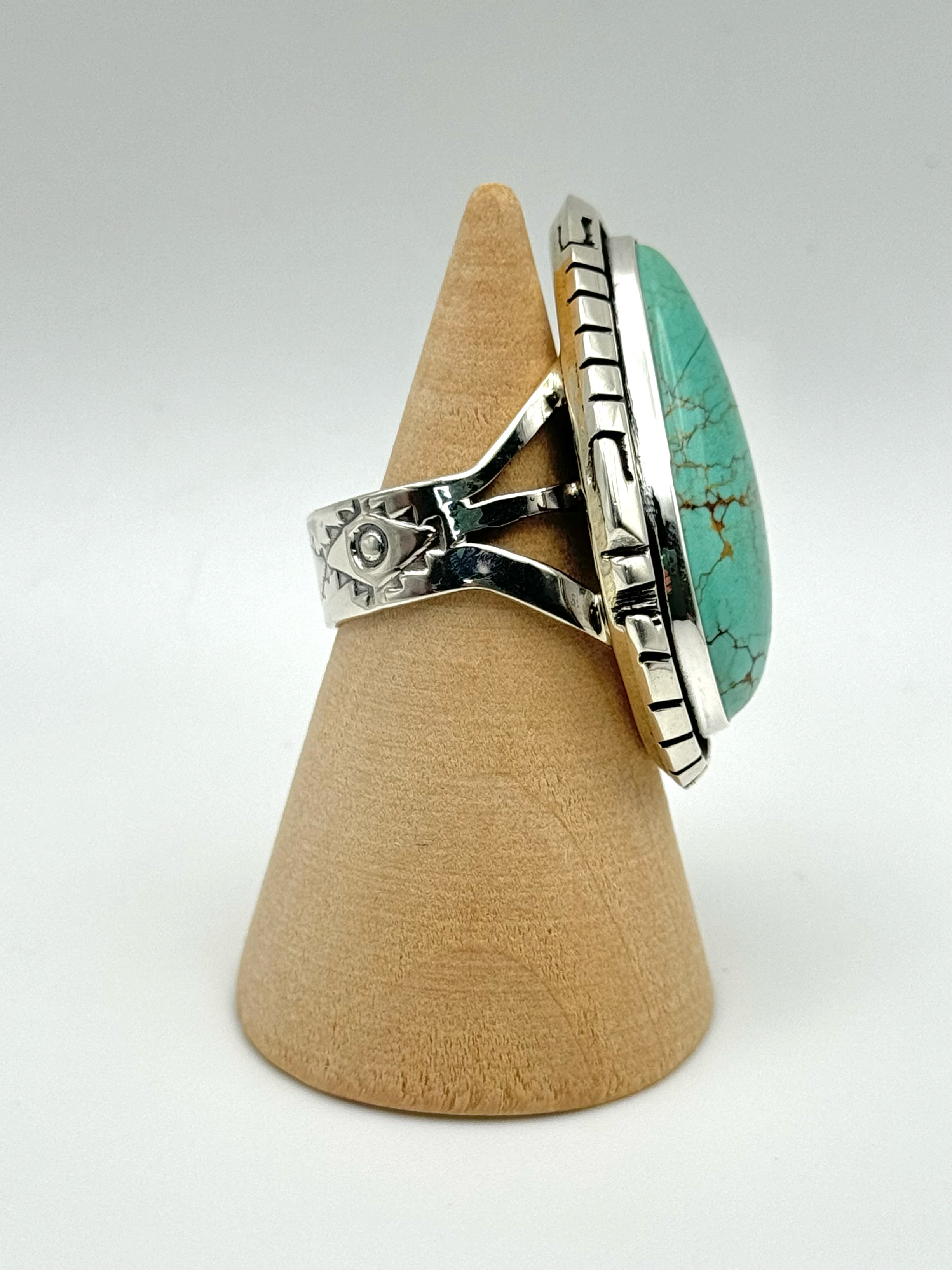 •KINGMAN TURQUOISE - BIGGIE• Navajo silver ring (size 6.75)