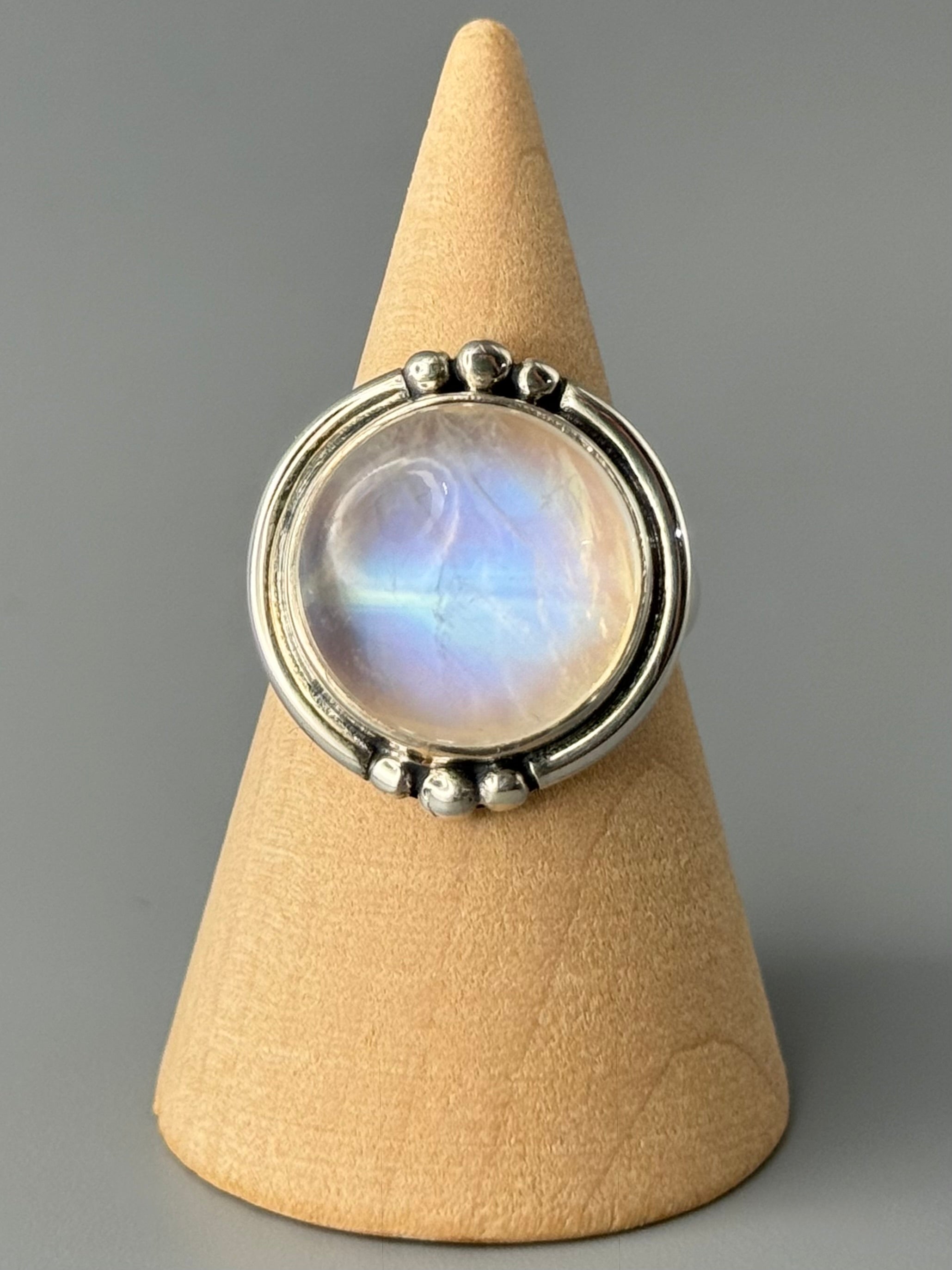 •RAINBOW MOONSTONE - LOOKING GLASS• dotted bezel silver ring (size 7.75)
