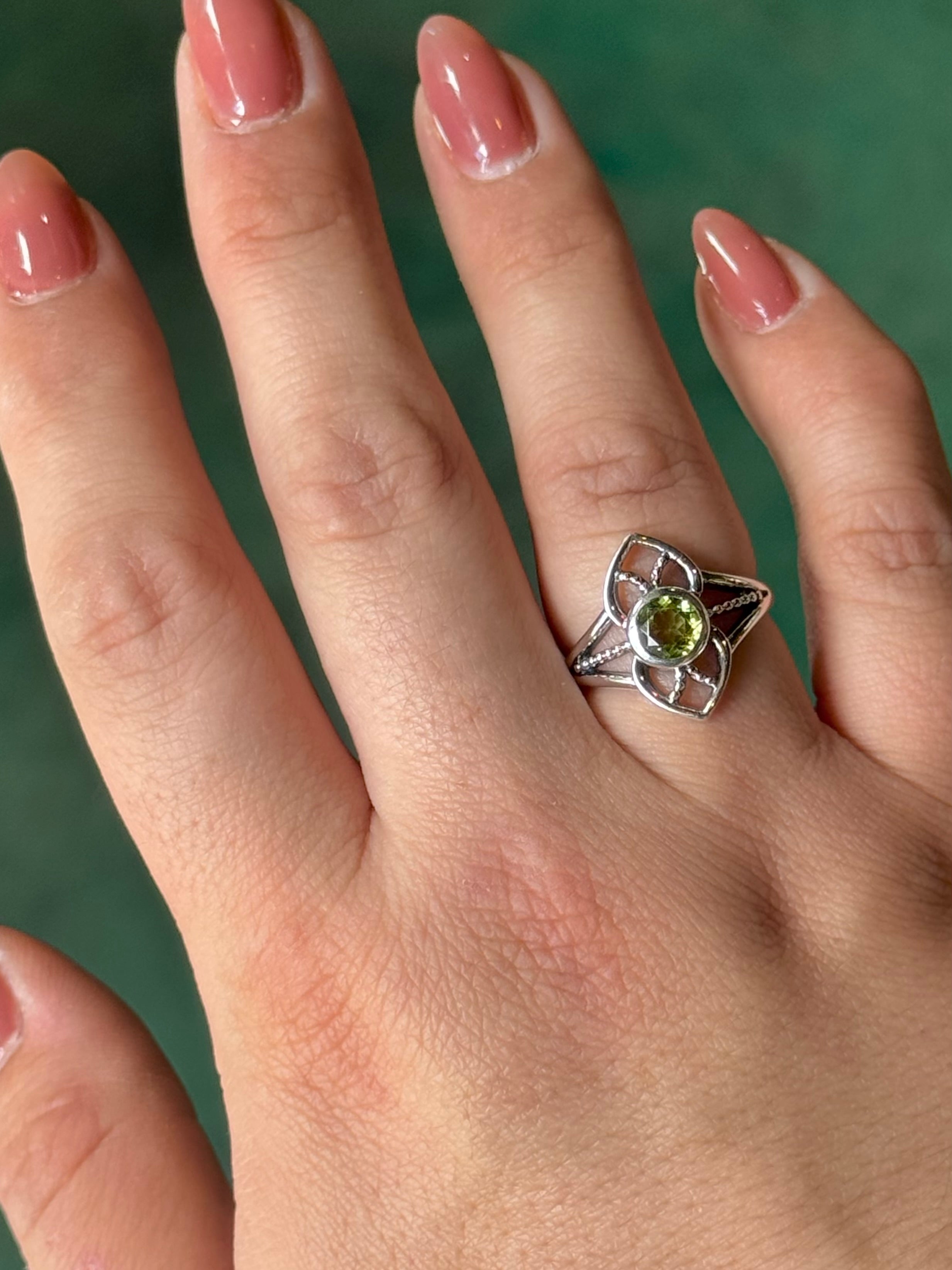 •PERIDOT - SPADES• sterling silver ring (various sizes)