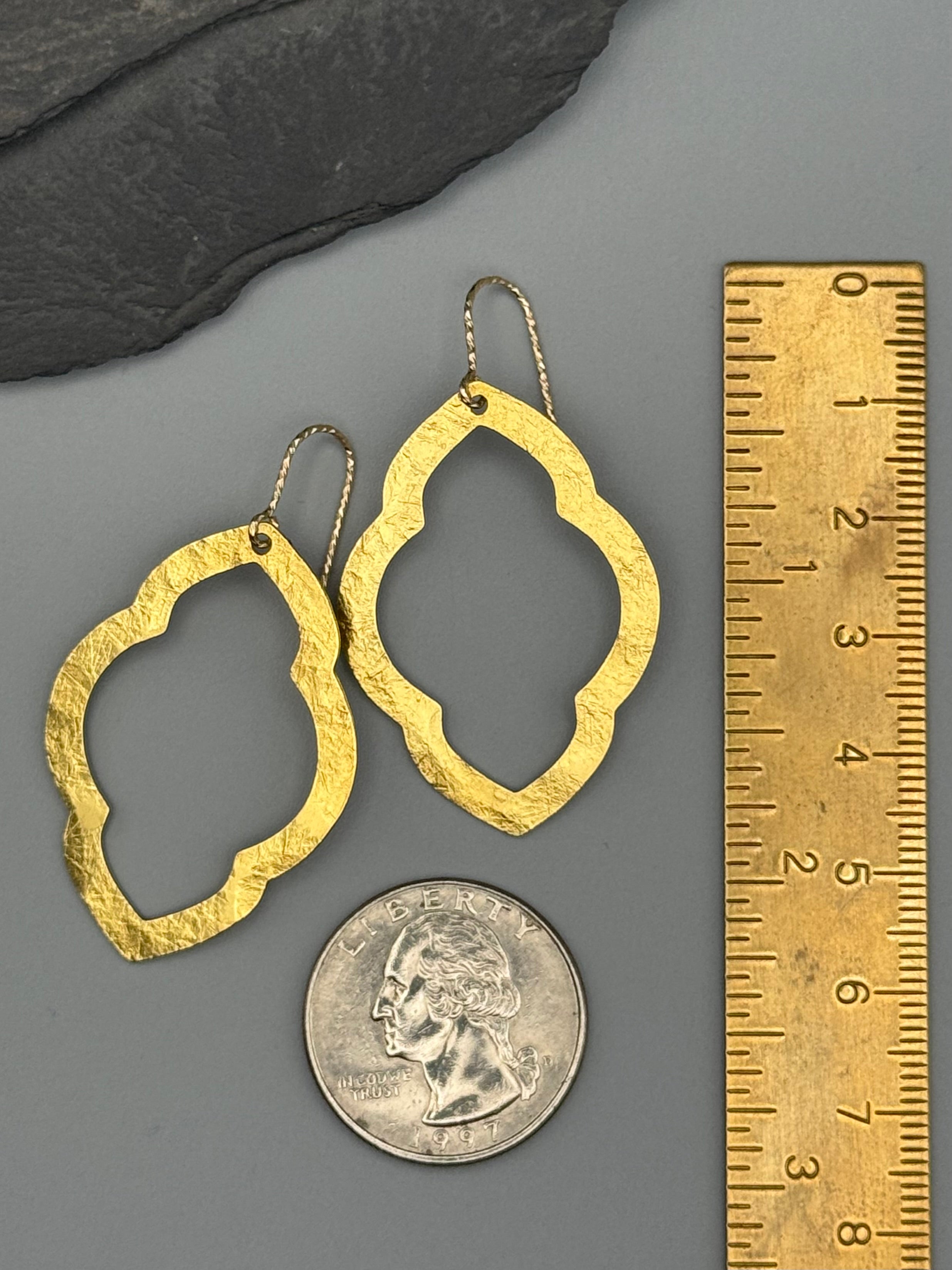 •ARABESQUE• gold dangle earrings