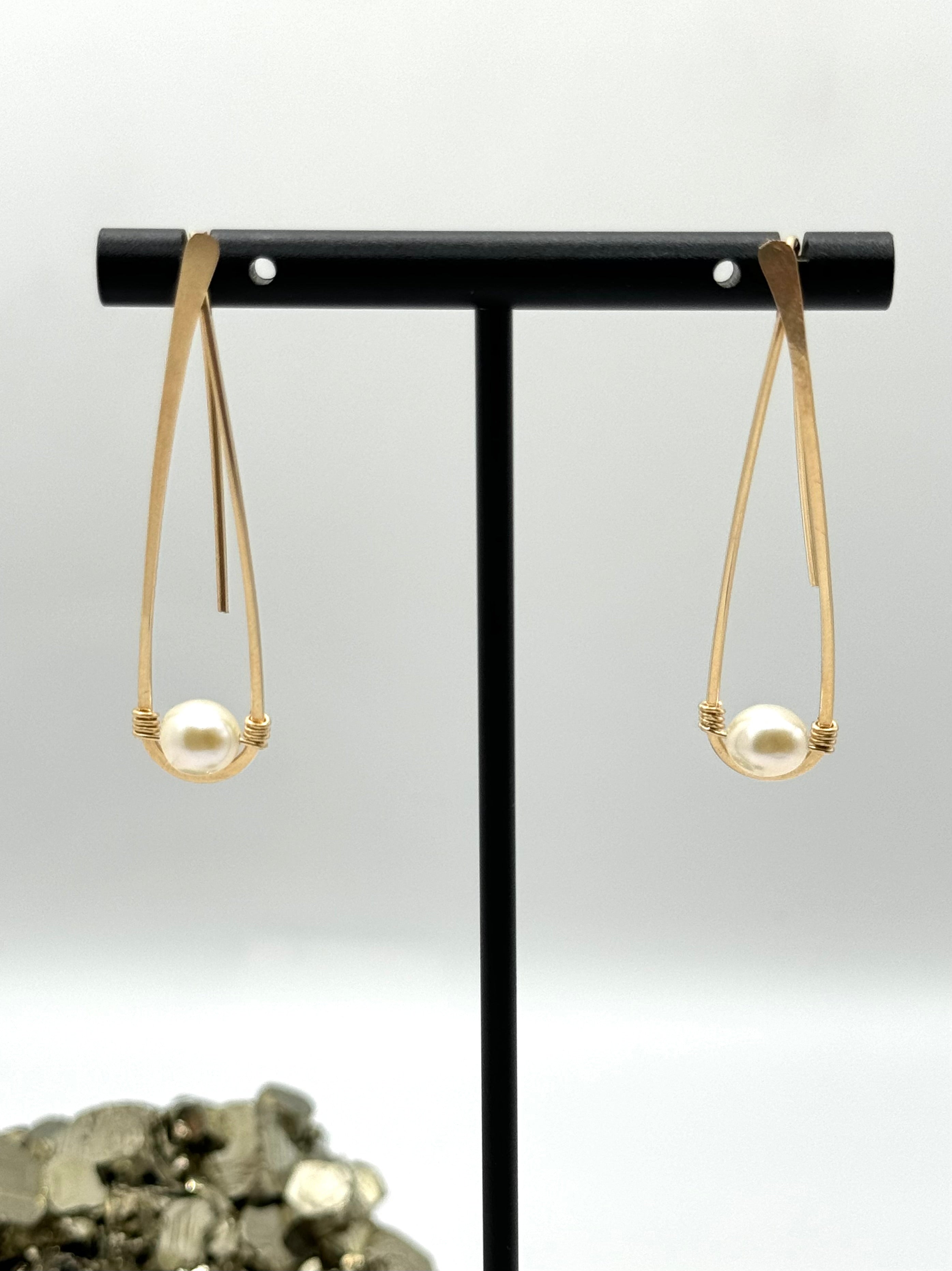 •DEEP DROP THREADER• pearl + gold earrings