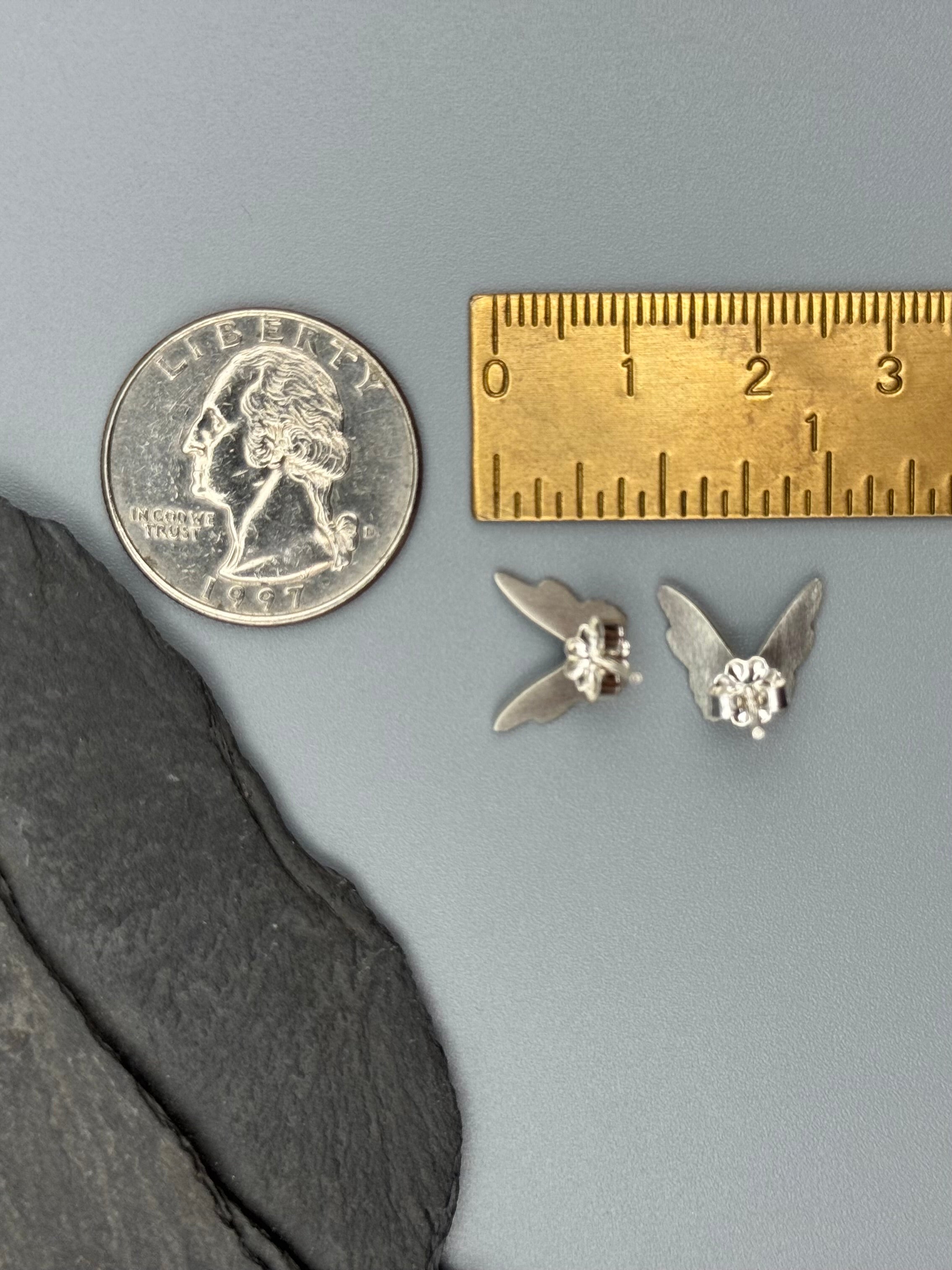 •LIL' FLUTTER• silver stud earrings