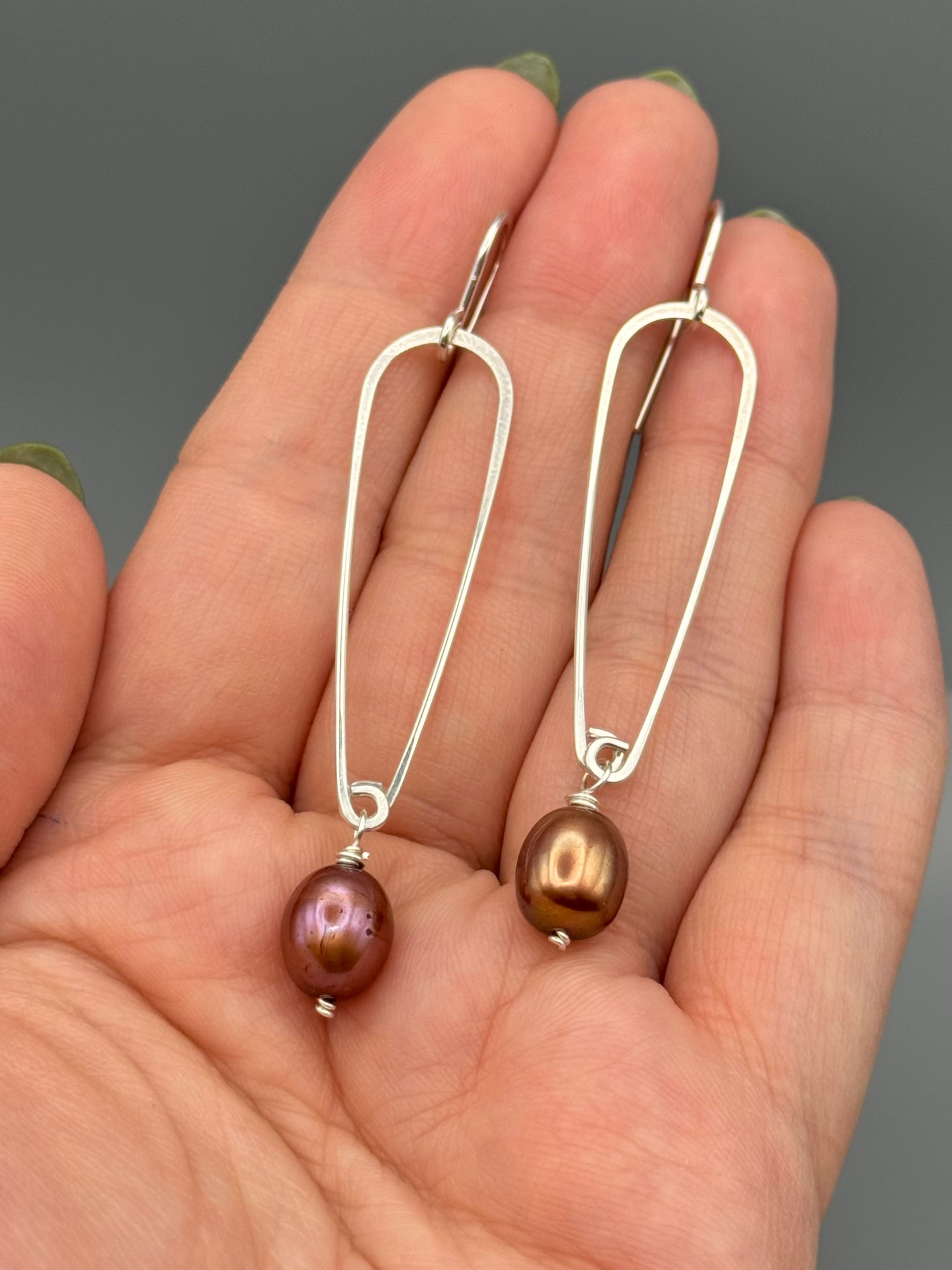 •SPEAR TEAR• champagne pearl + silver dangle earrings