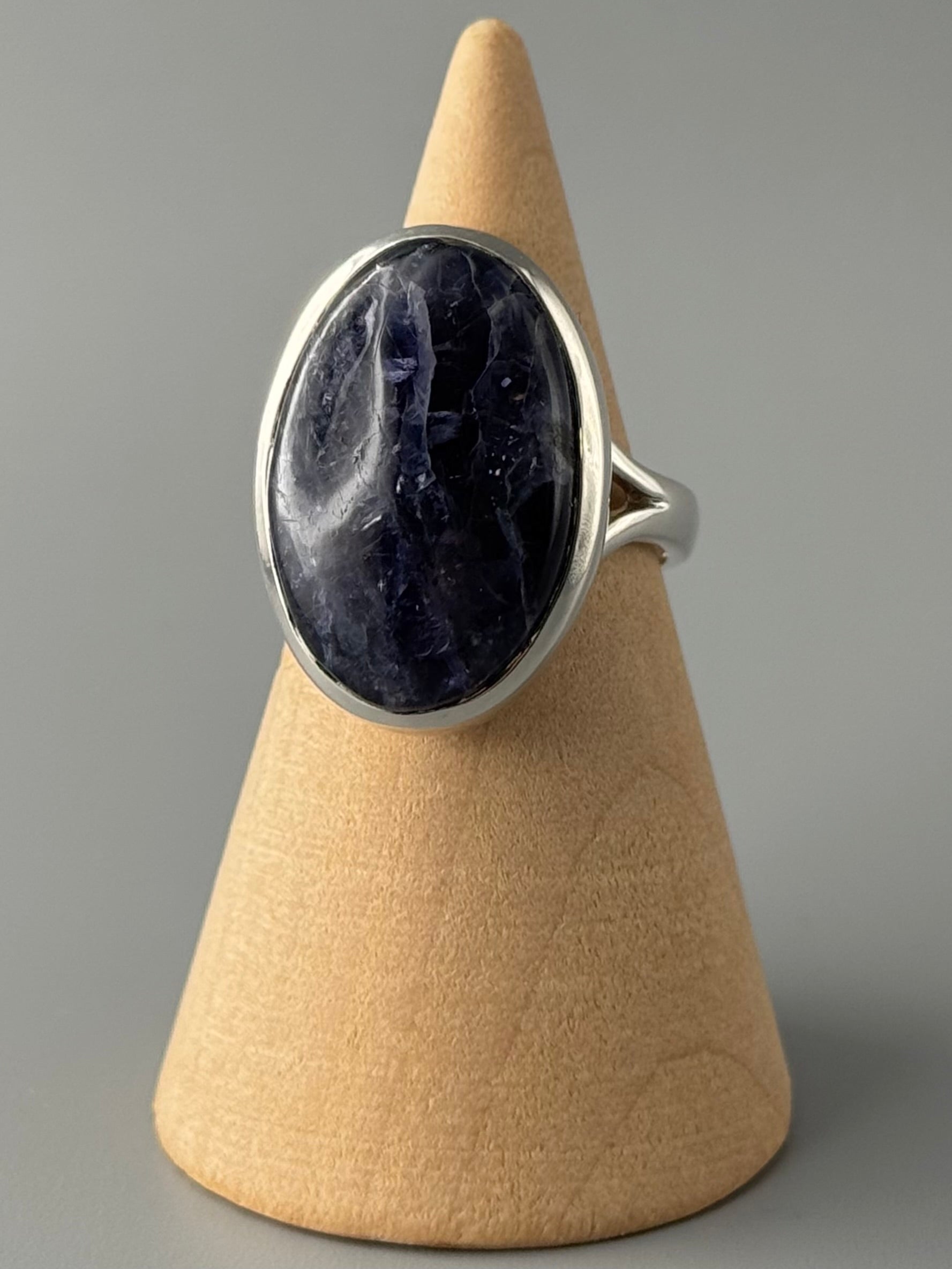 •IOLITE SUNSTONE - OVAL• split band silver ring (size 5.75)