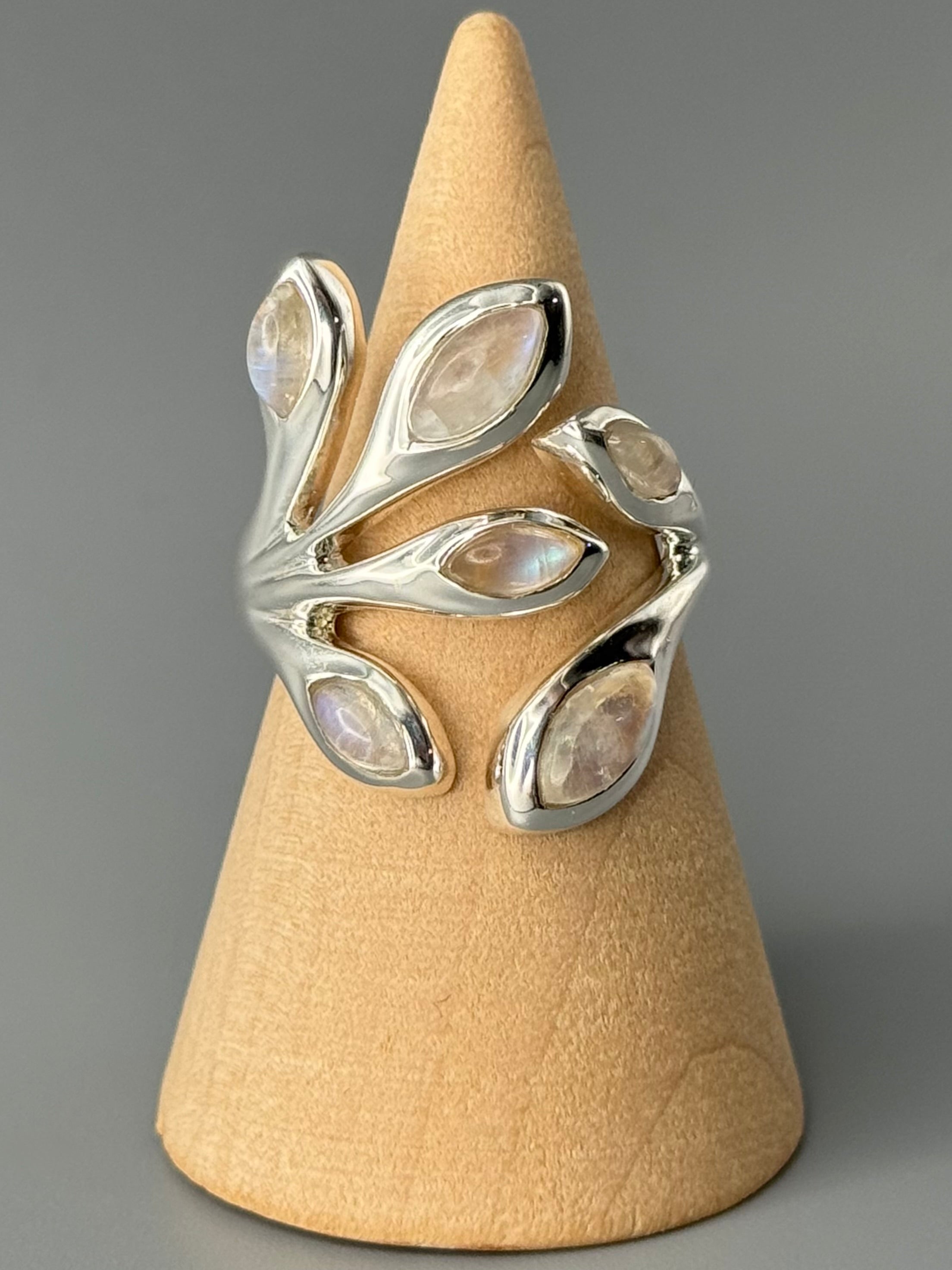 •RAINBOW MOONSTONE - LÓRIEN• adjustable silver ring