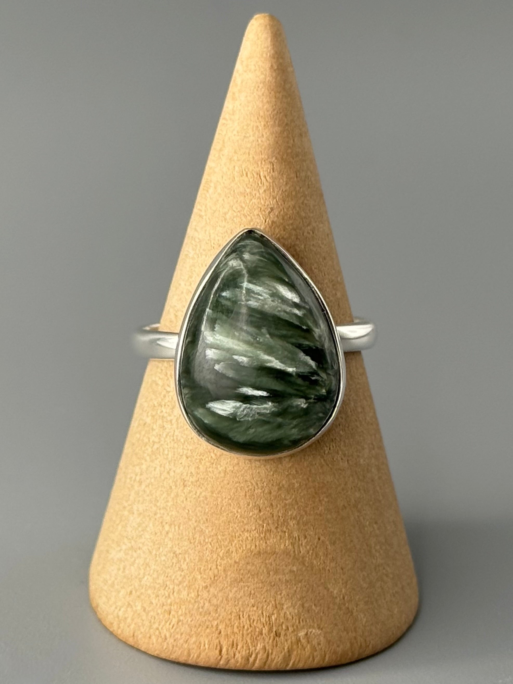 •SERAPHINITE - TEAR• simple bezel silver ring (size 9)