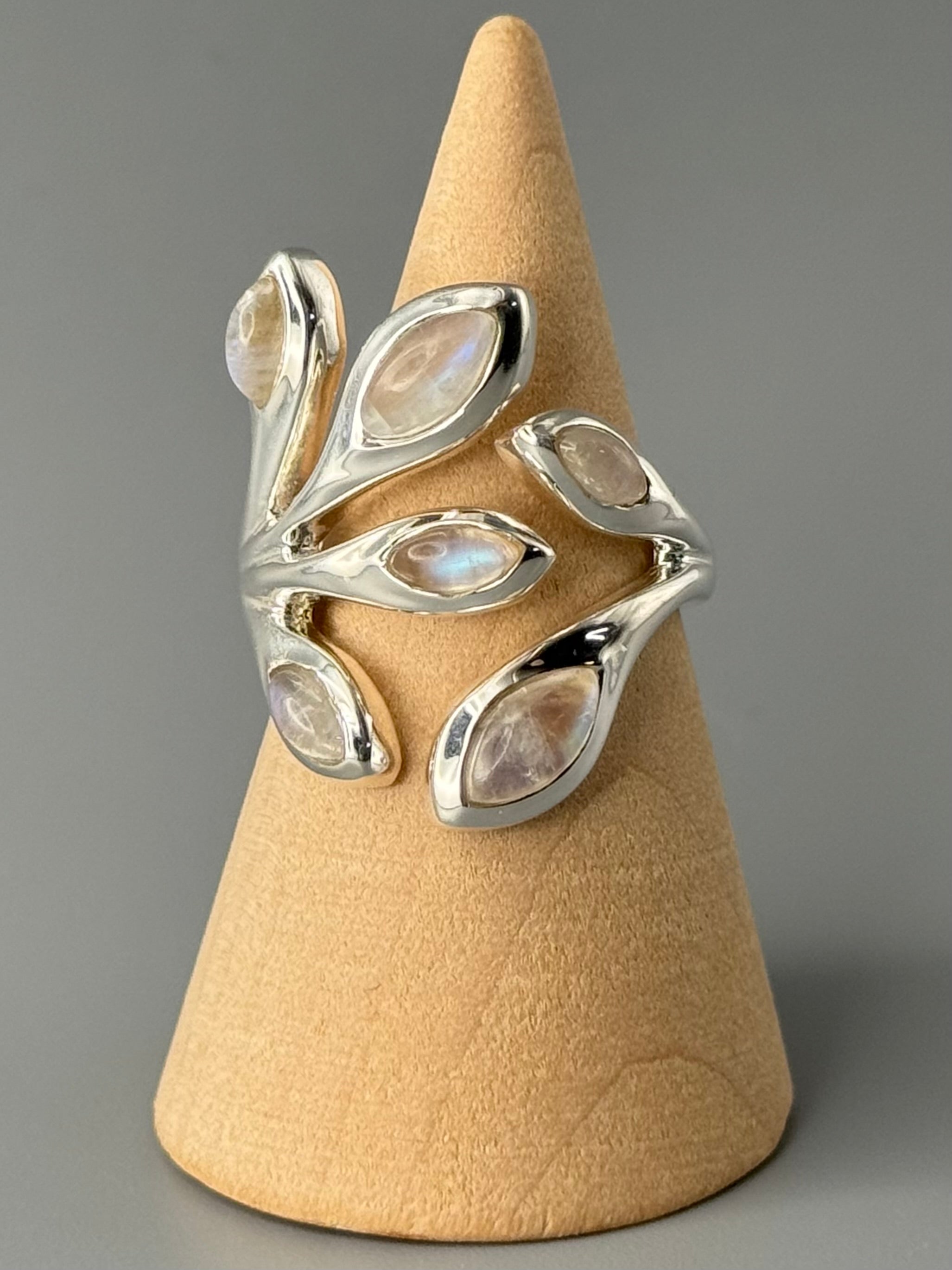 •RAINBOW MOONSTONE - LÓRIEN• adjustable silver ring