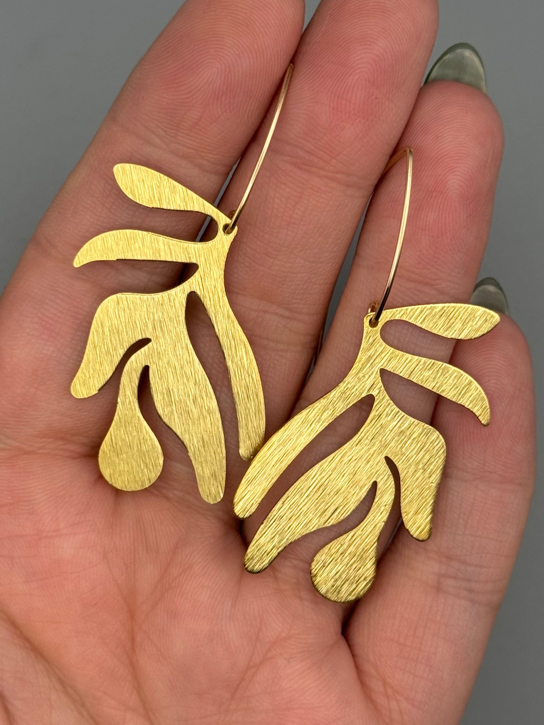 •CALDER FROND• gold dangle earrings