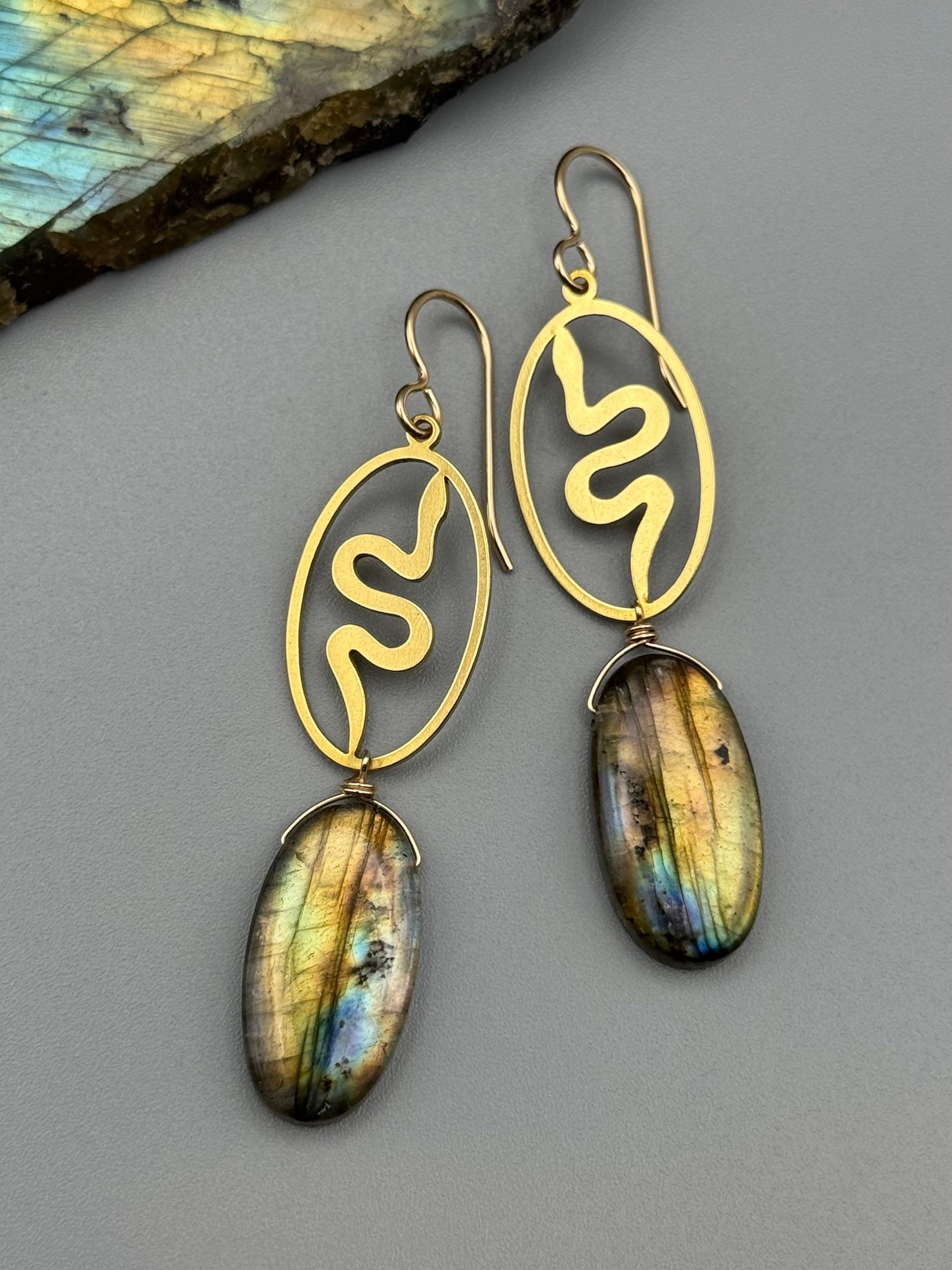 •SLITHER• labradorite oval + gold earrings