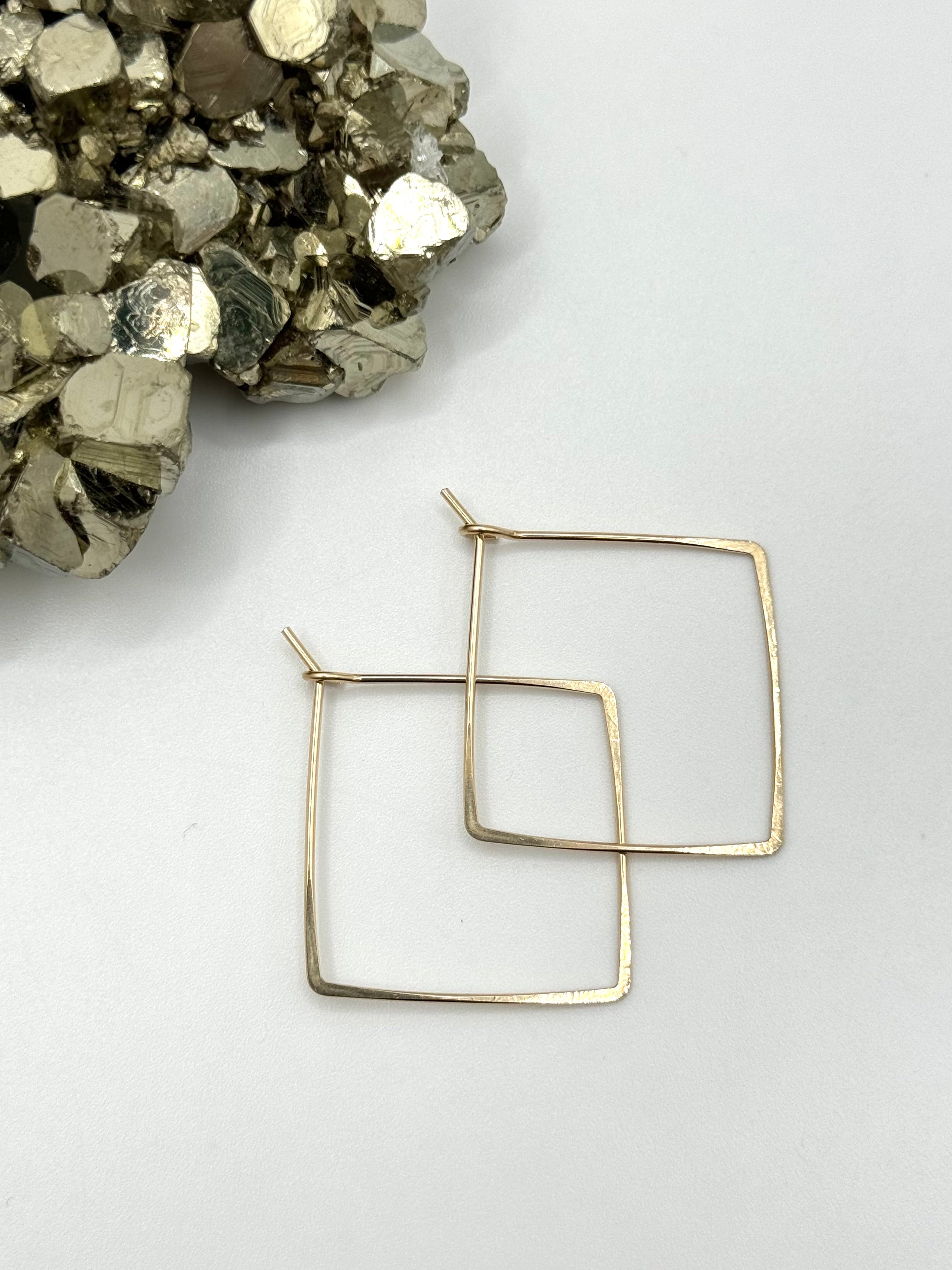 •SQUARE HOOP• gold earrings