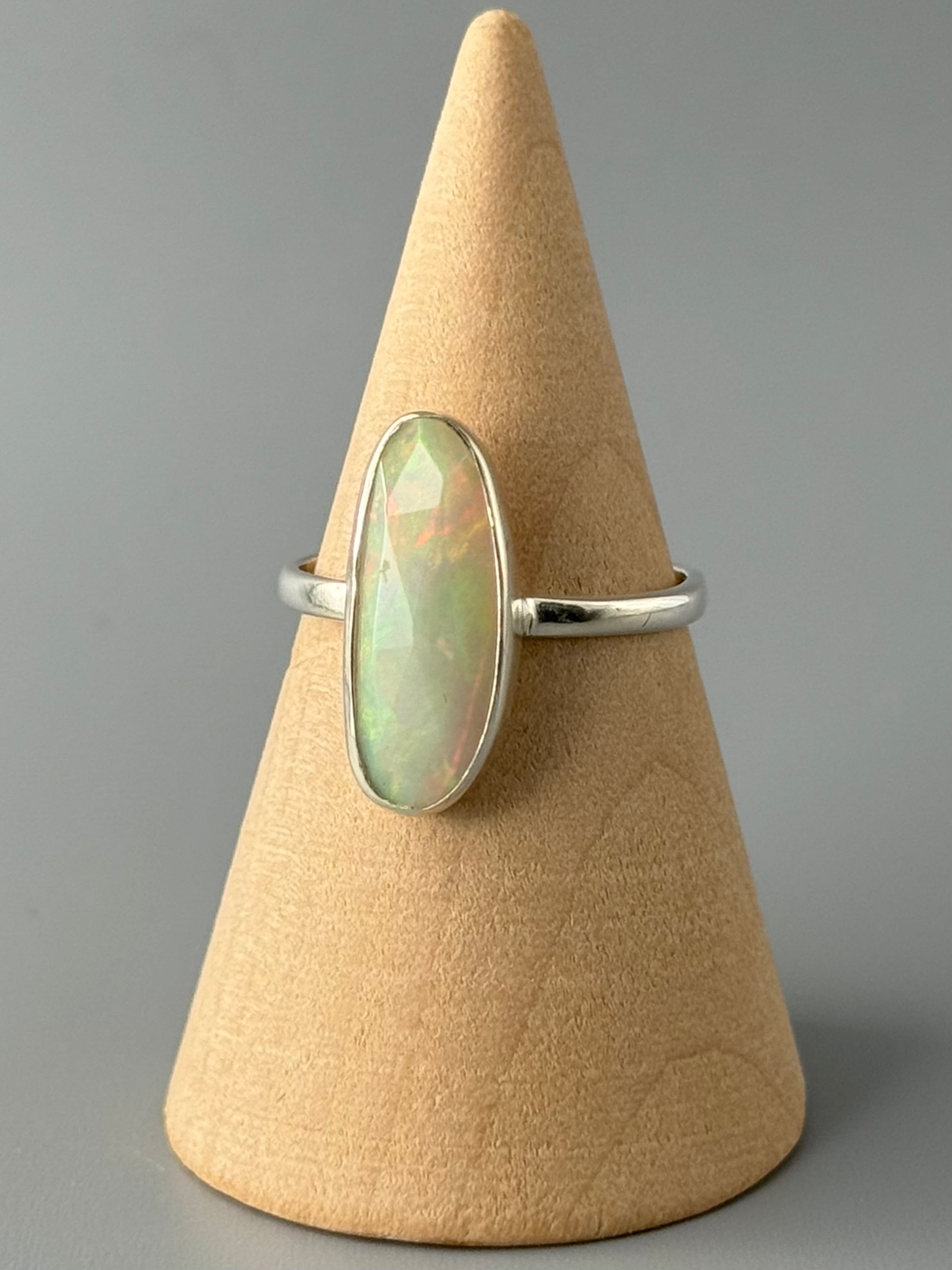 •FACETED ETHIOPIAN OPAL - STACKABLE OVAL - 1• silver ring (size 7)
