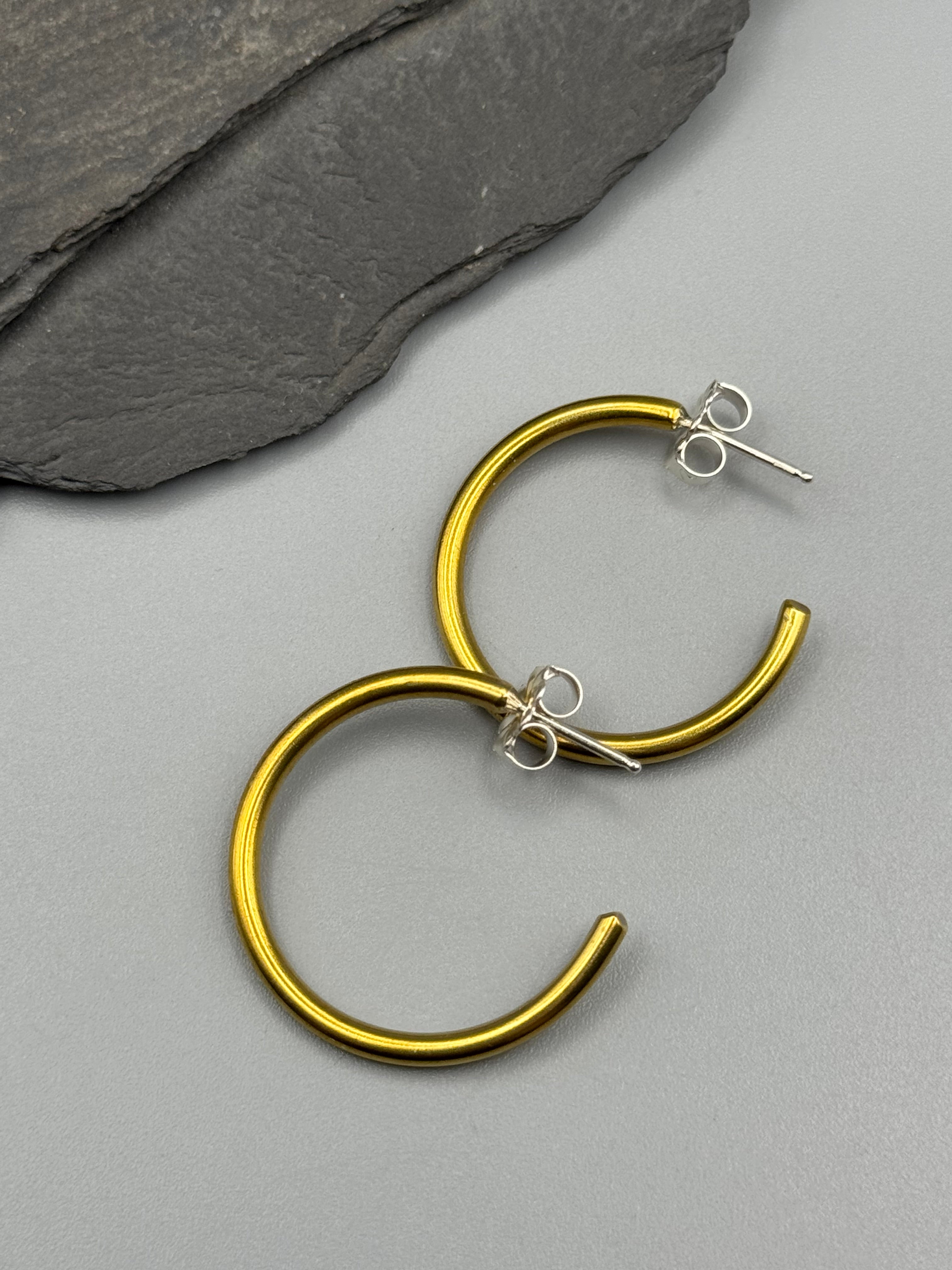 •SIMPLE - SMALL• brass hoop earrings