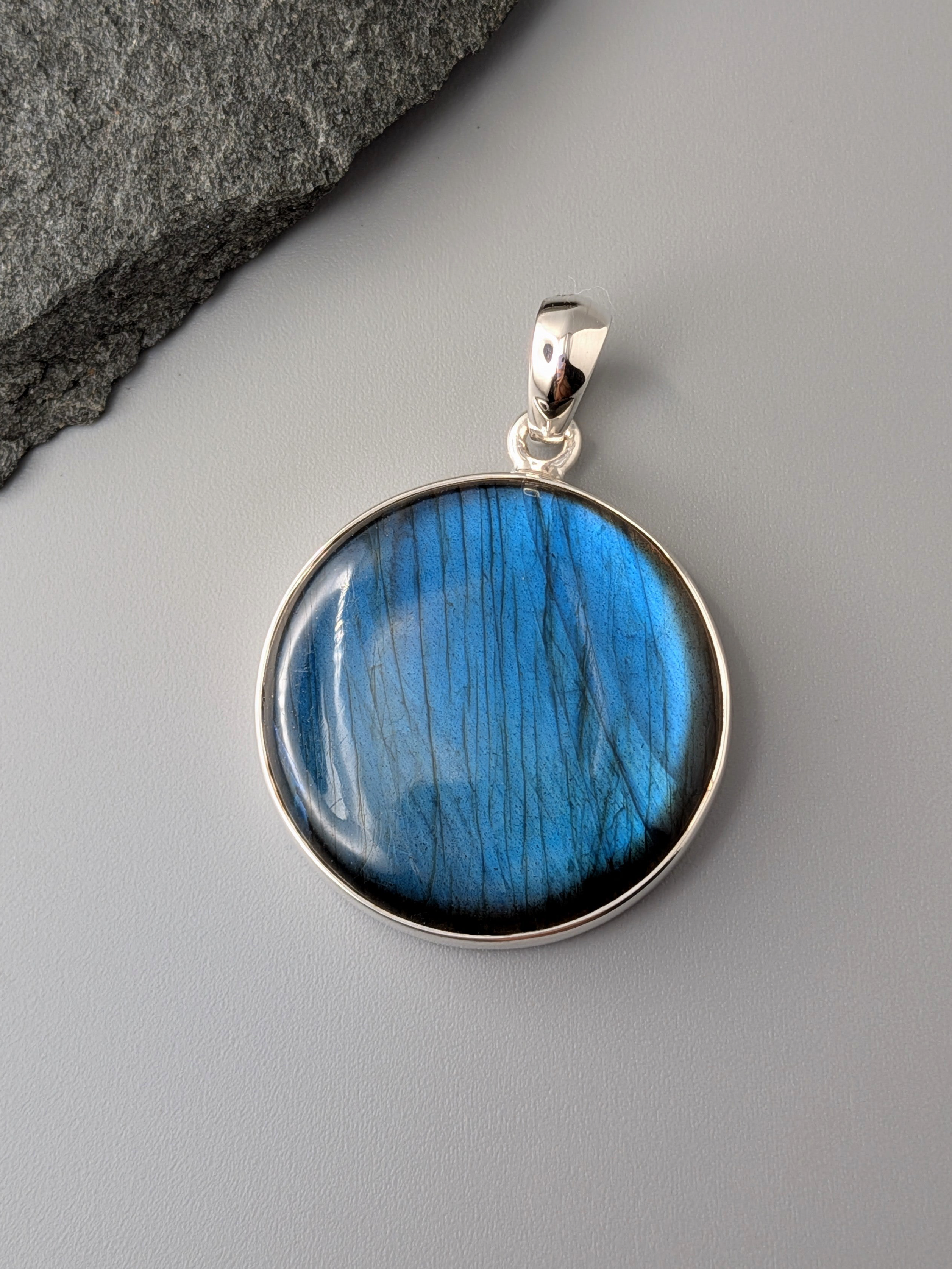•LABRADORITE CIRCLE• sterling silver pendant