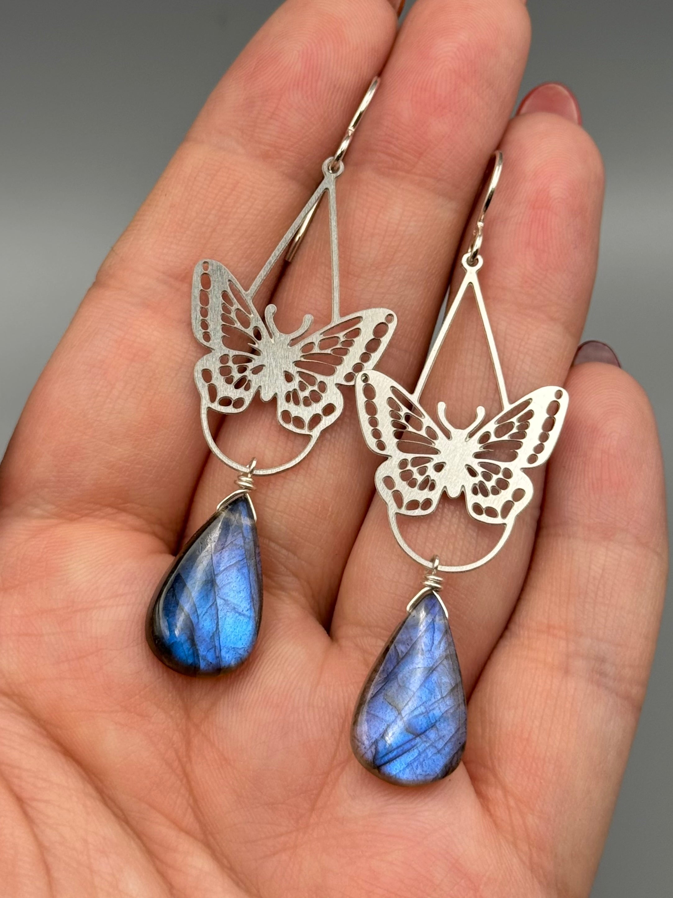 •MARIPOSA• labradorite tear + silver earrings