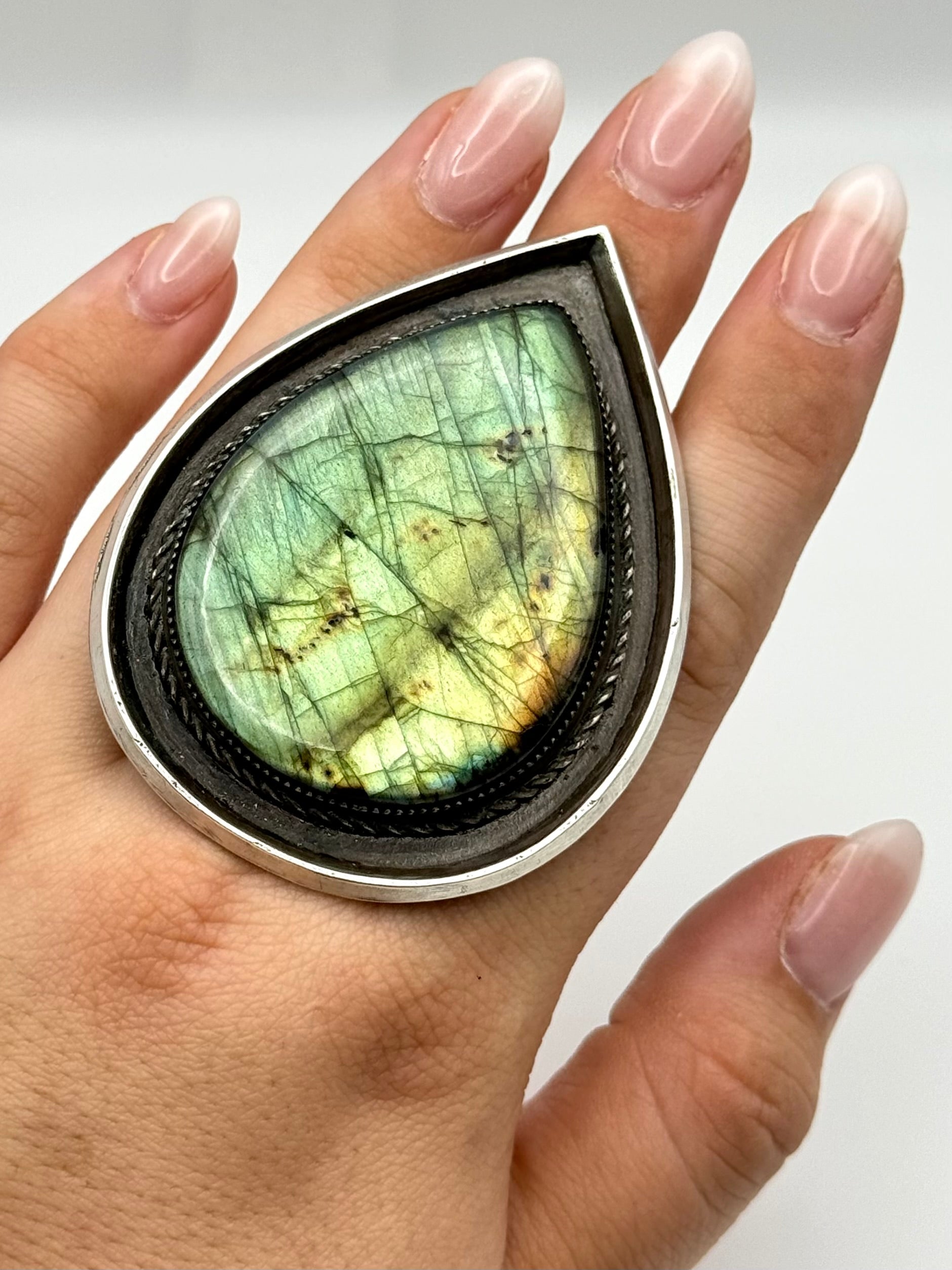 •THE EMPRESS• labradorite + silver ring (size 8.5)