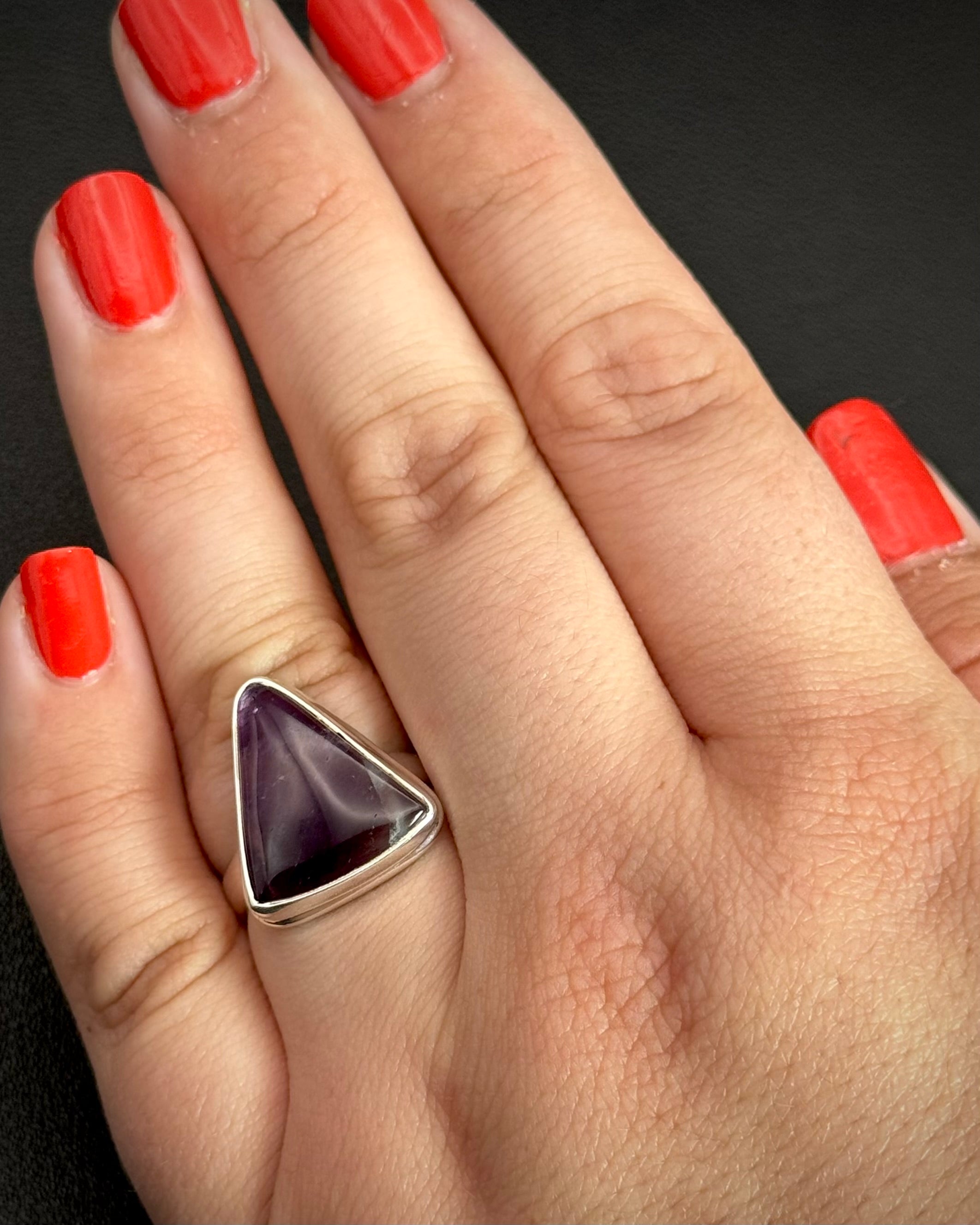 •CHEVRON AMETHYST - LARGE SOFT TRIANGLE• silver ring (size 7)