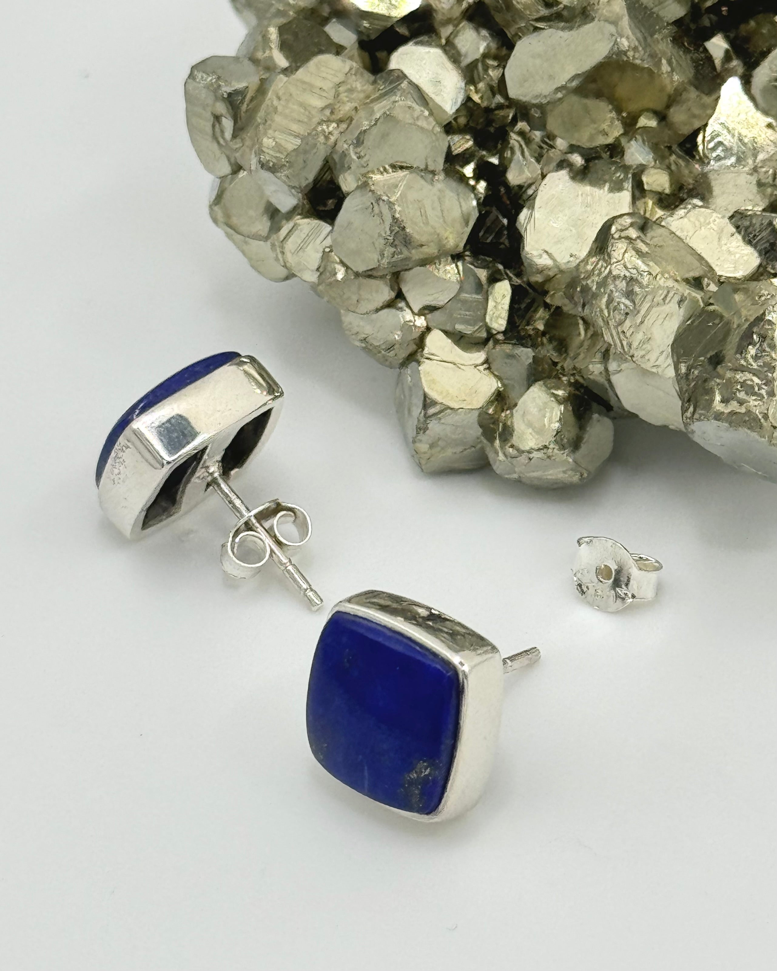 •LAPIS LAZULI - SQUARE• silver bezel set stud earrings