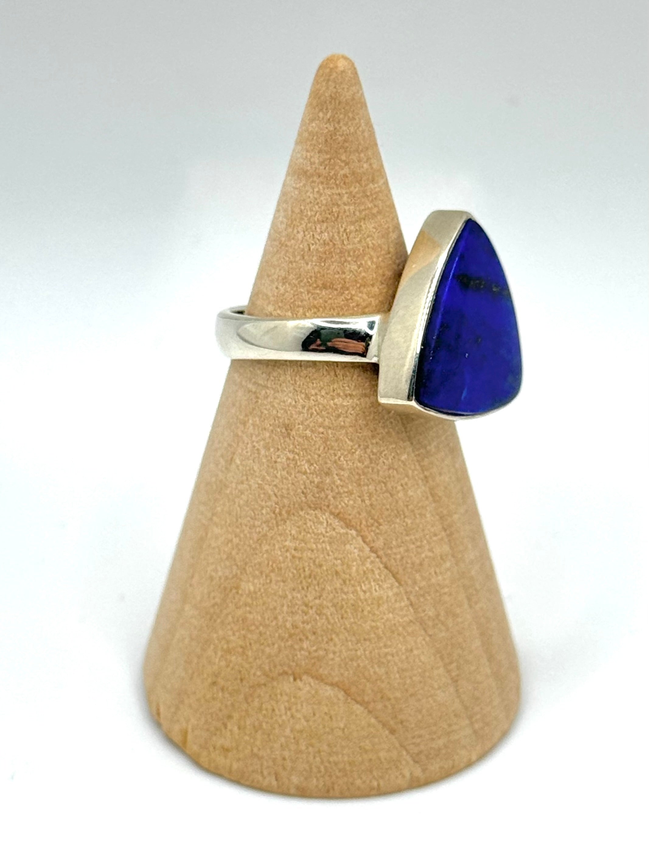 •LAPIS - LARGE ROUNDED TRIANGLE• silver ring (size 6)