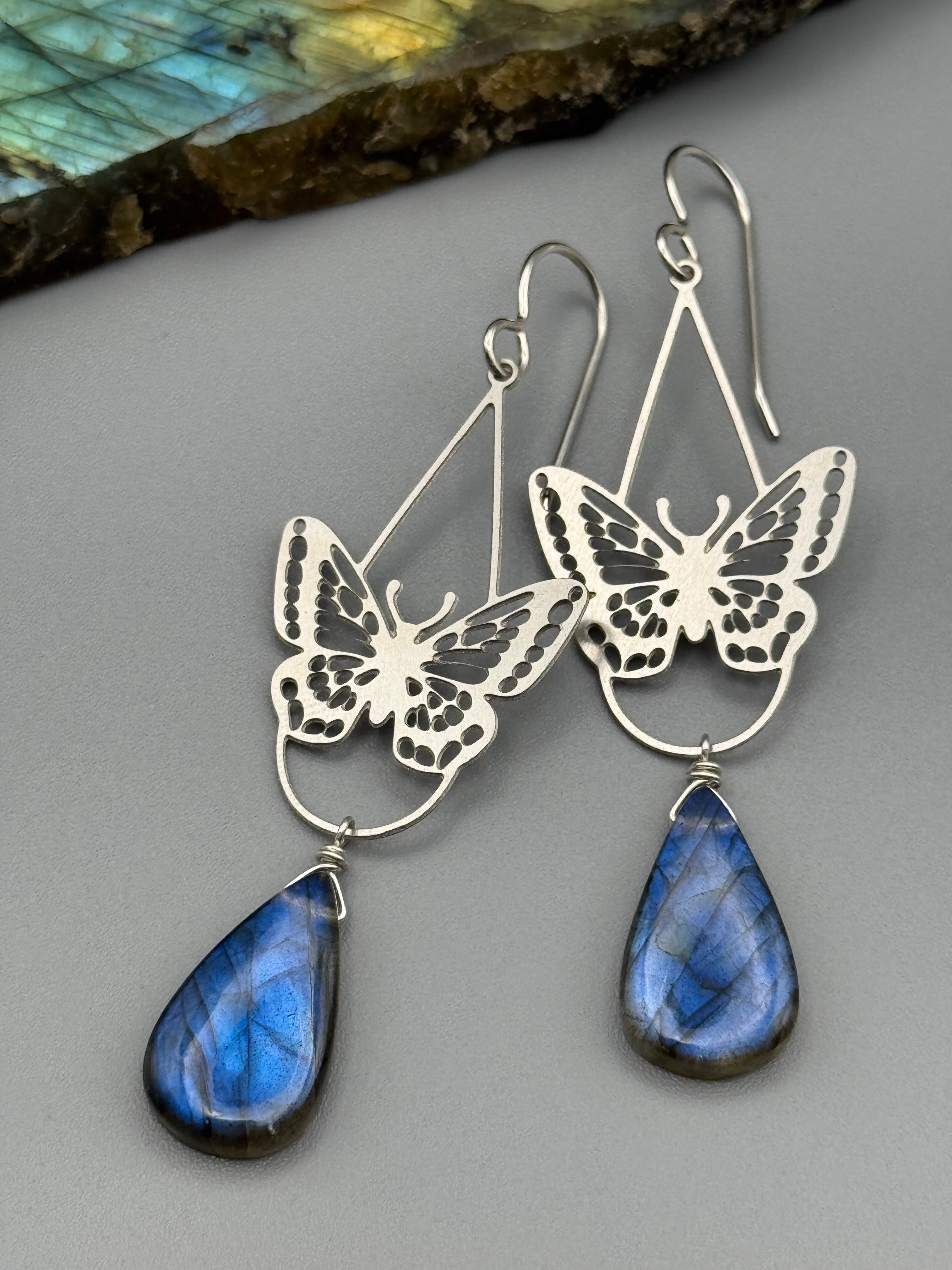 •MARIPOSA• labradorite tear + silver earrings