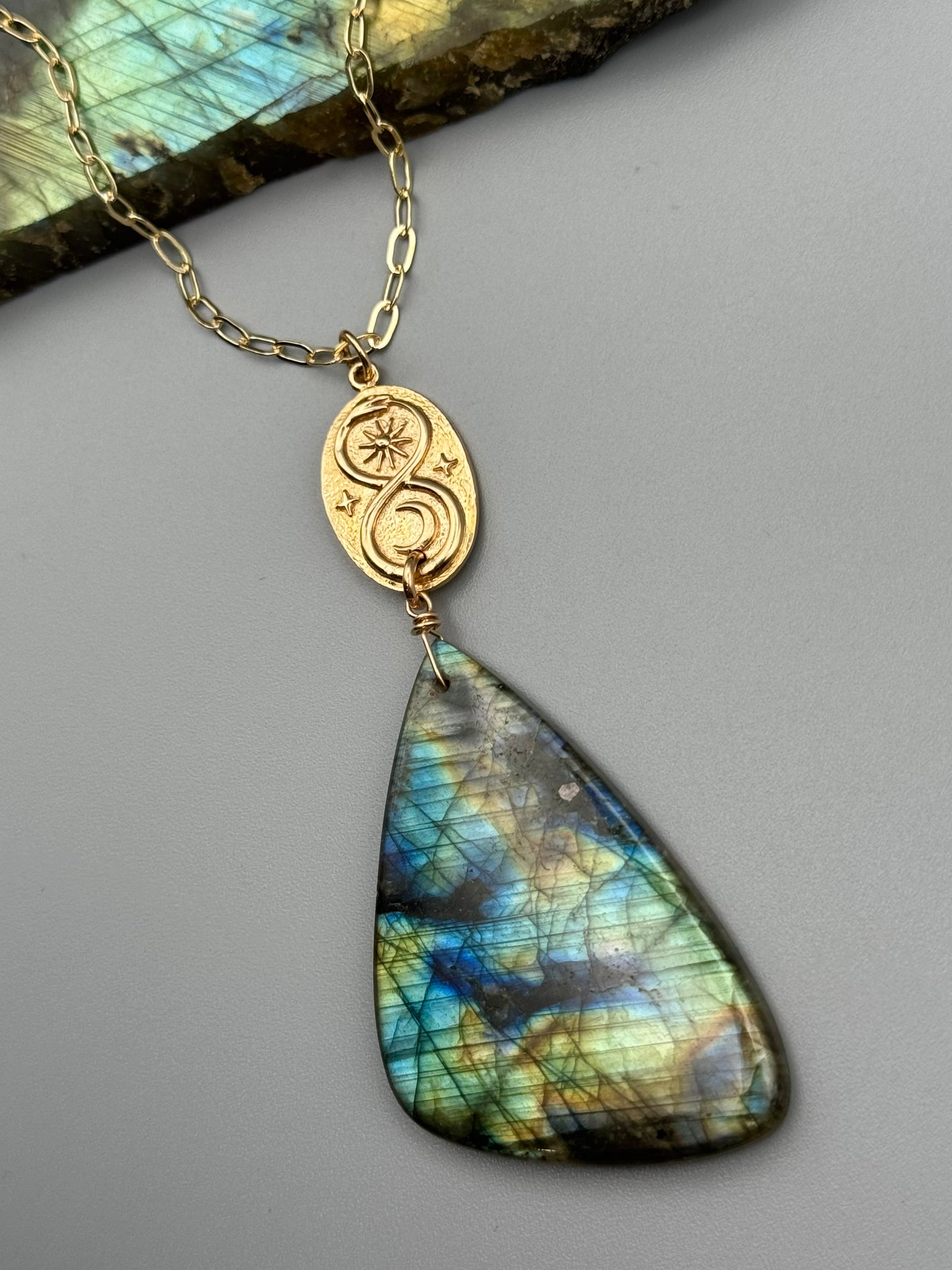 •NĀGA• labradorite + gold necklace (17"-19" long)