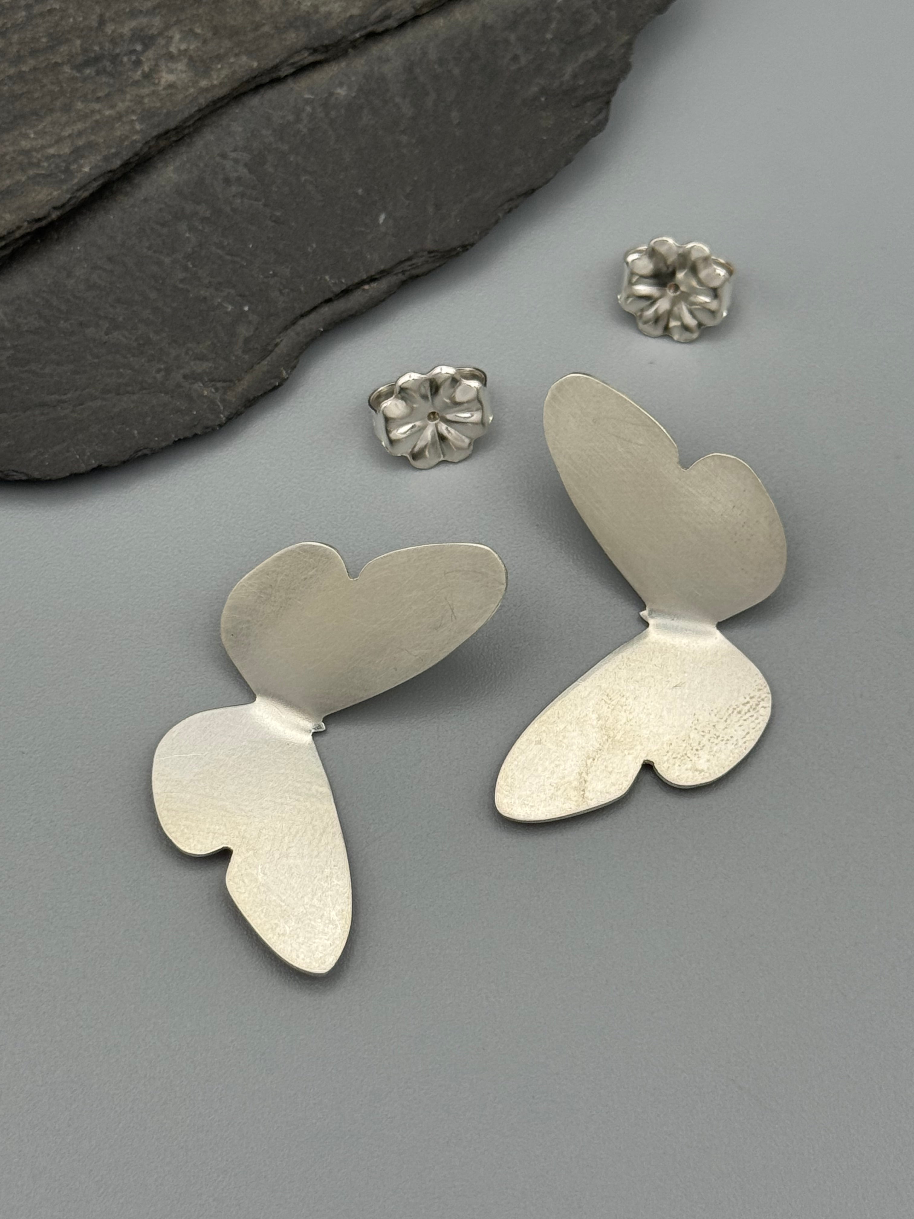 •LARGE FLUTTER• silver stud earrings