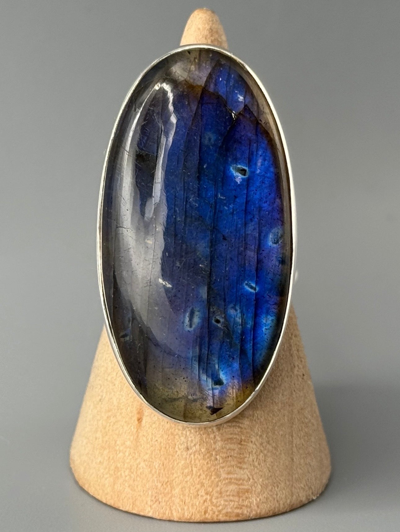 •LABRADORITE - OVAL• split band silver ring (size 9)