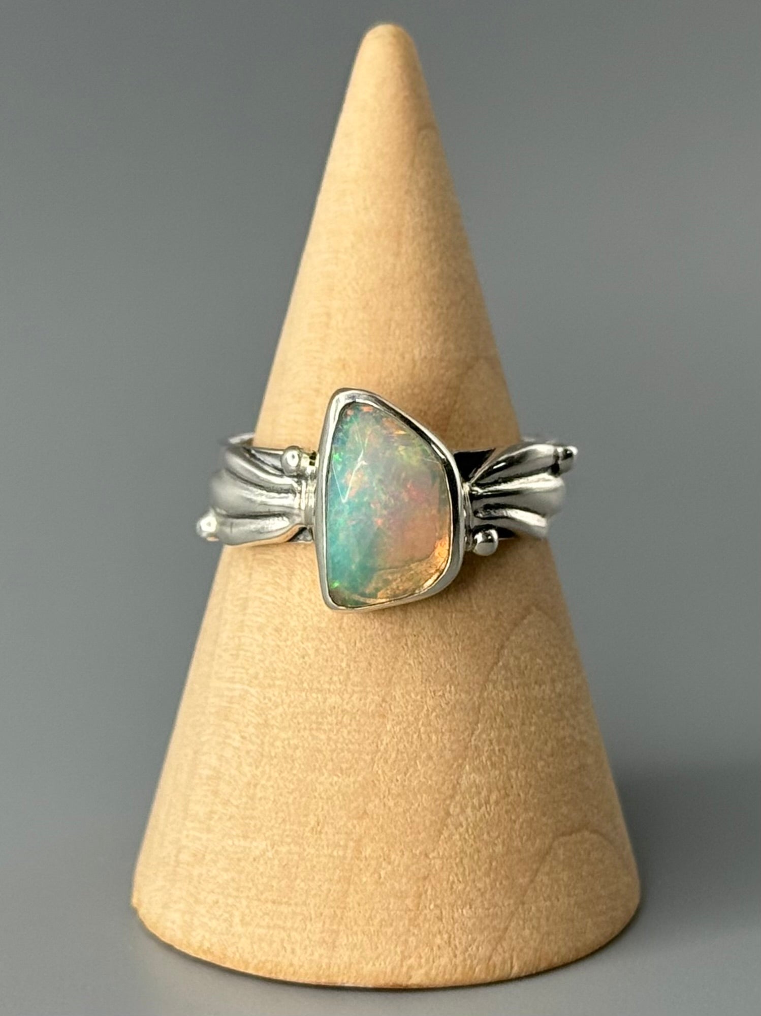 •FACETED ETHIOPIAN OPAL - ANTHER - 2• decorative band silver ring (size 8)