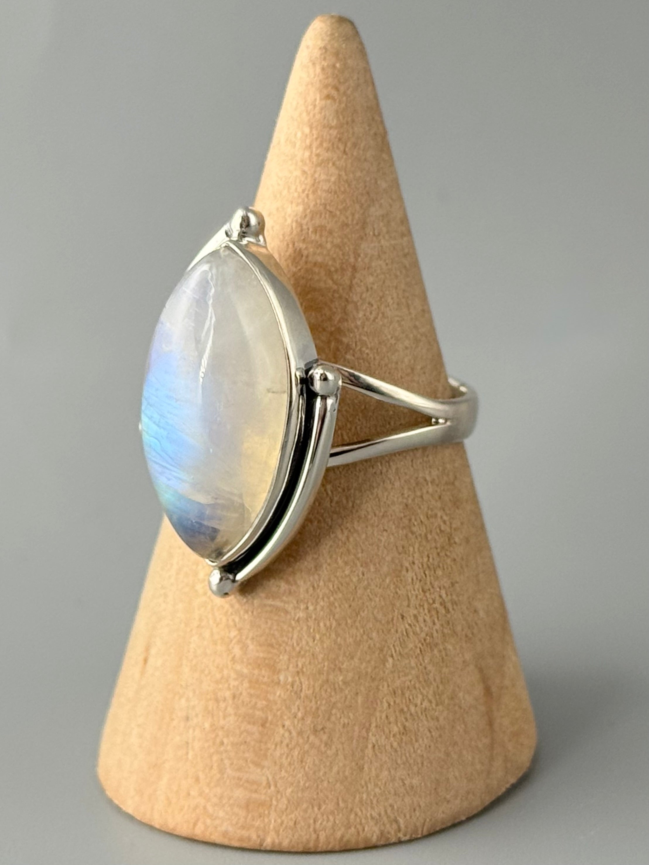 •RAINBOW MOONSTONE - BARBELLS• split band silver ring (size 8)