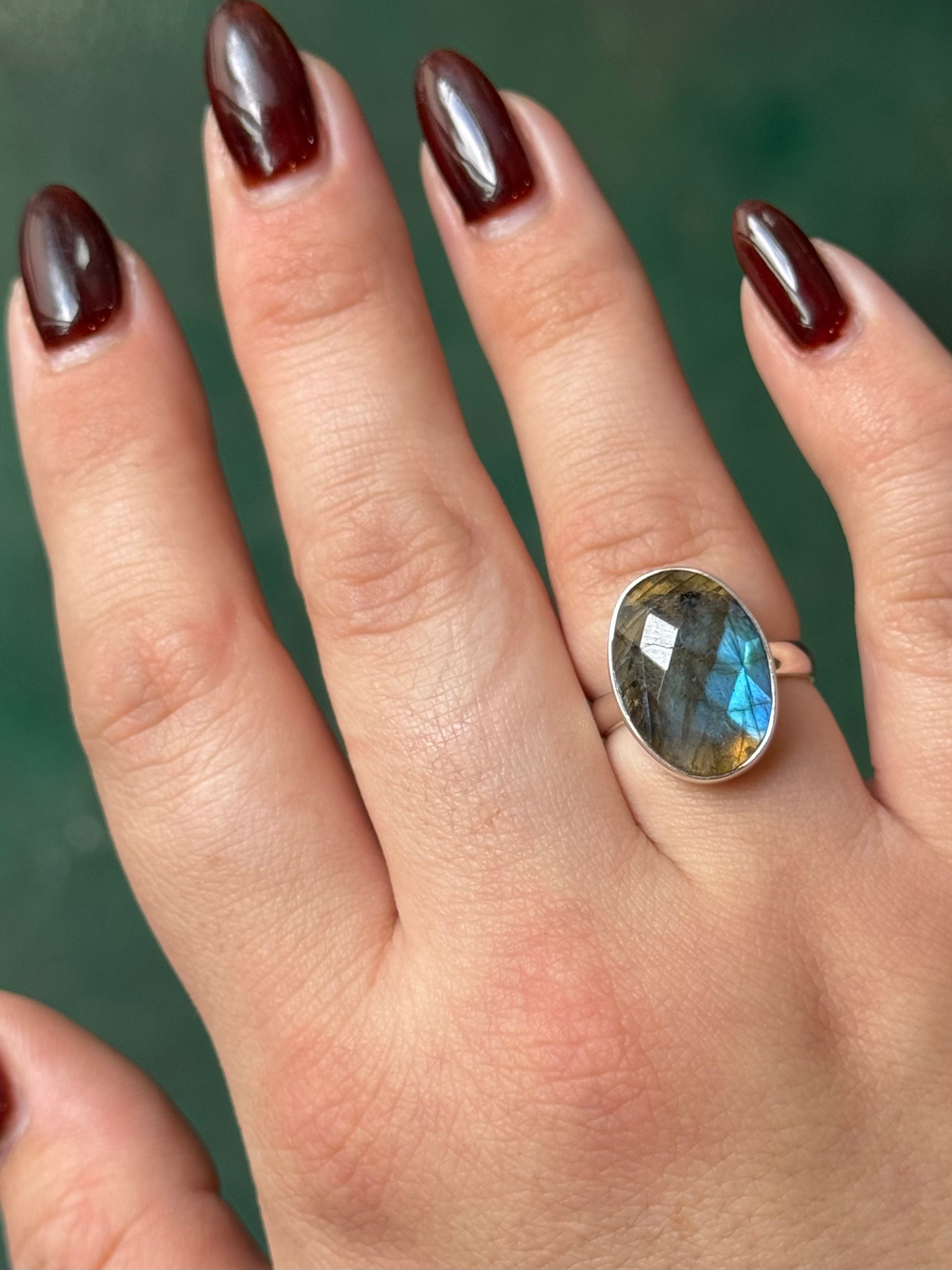 •LABRADORITE - FACETED OVAL• sterling silver ring (size 7)