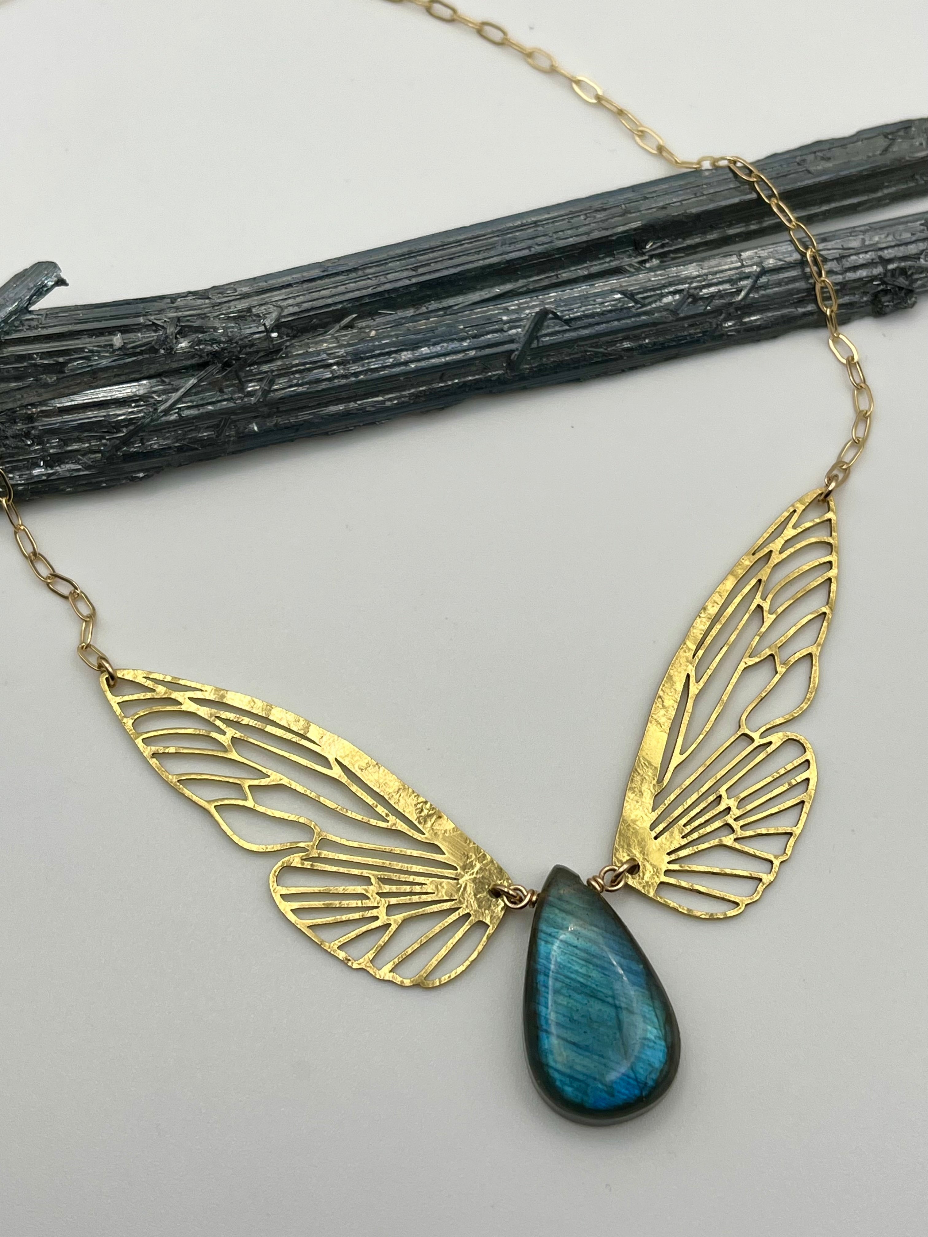 •METAMORPH• labradorite + gold necklace (16"-18" long)