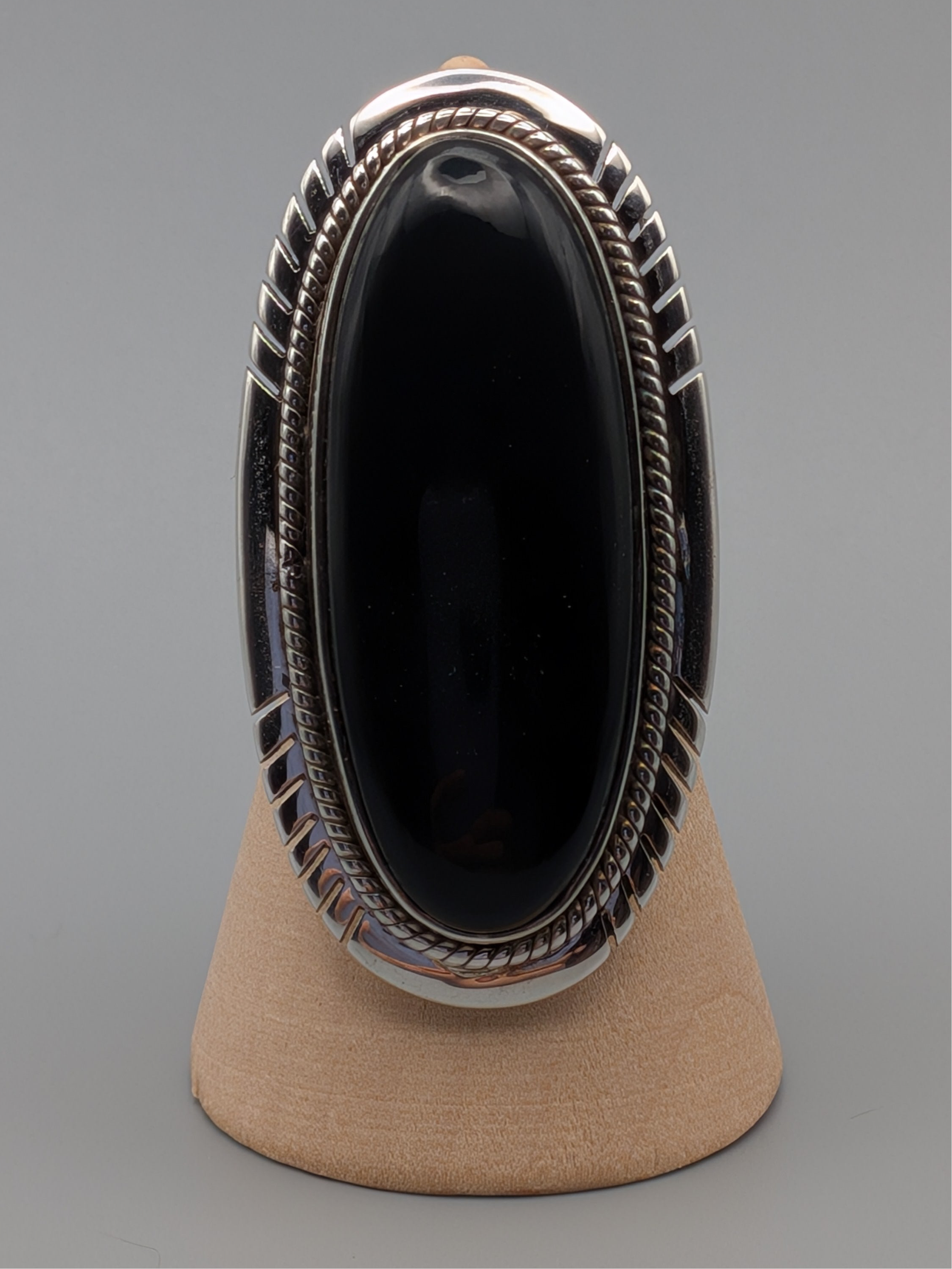 •ONYX - OVAL• feather bezel silver ring (size 6)